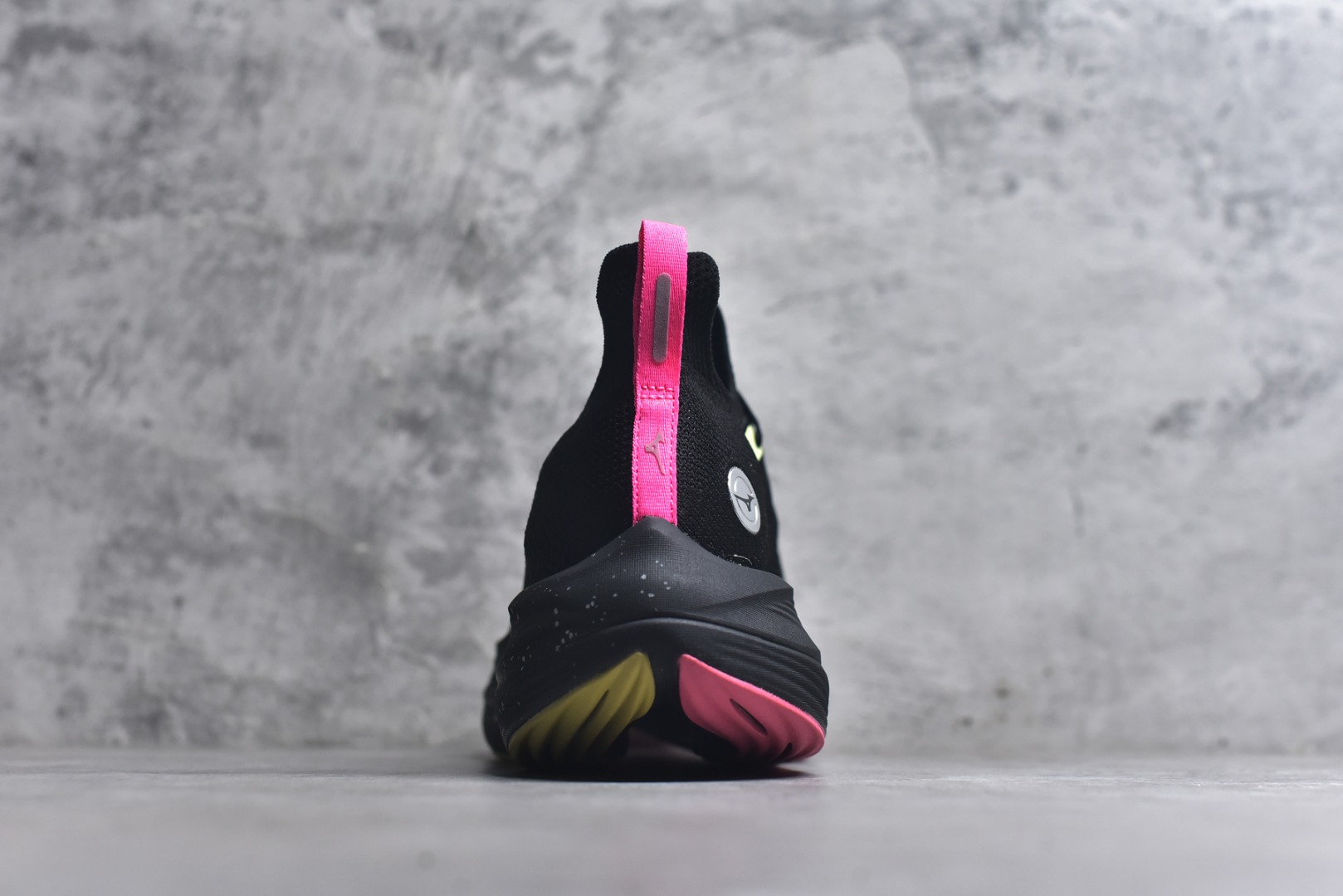 图片[5]-#Mizuno Neo Vista Y2K柔软舒适减震耐磨支撑 低帮休闲跑步鞋 男女同款 美津浓（Mizuno）是日本美津浓株式会社于1906年创立的运动品牌，经过一个多世纪的不断努力现已成为世界著名的运动器具、服装和鞋类生产商。美津浓力求服务于各类运动项目，并竭力使运动生活更加愉快和振奋。产品种类齐全，覆盖几乎全部主要运动项目，达到30万多个品类。尺码：36 36.5 37.5 38 38.5 39 40 40.5 41 42 42.5 43 44 44.5 45-选品中心