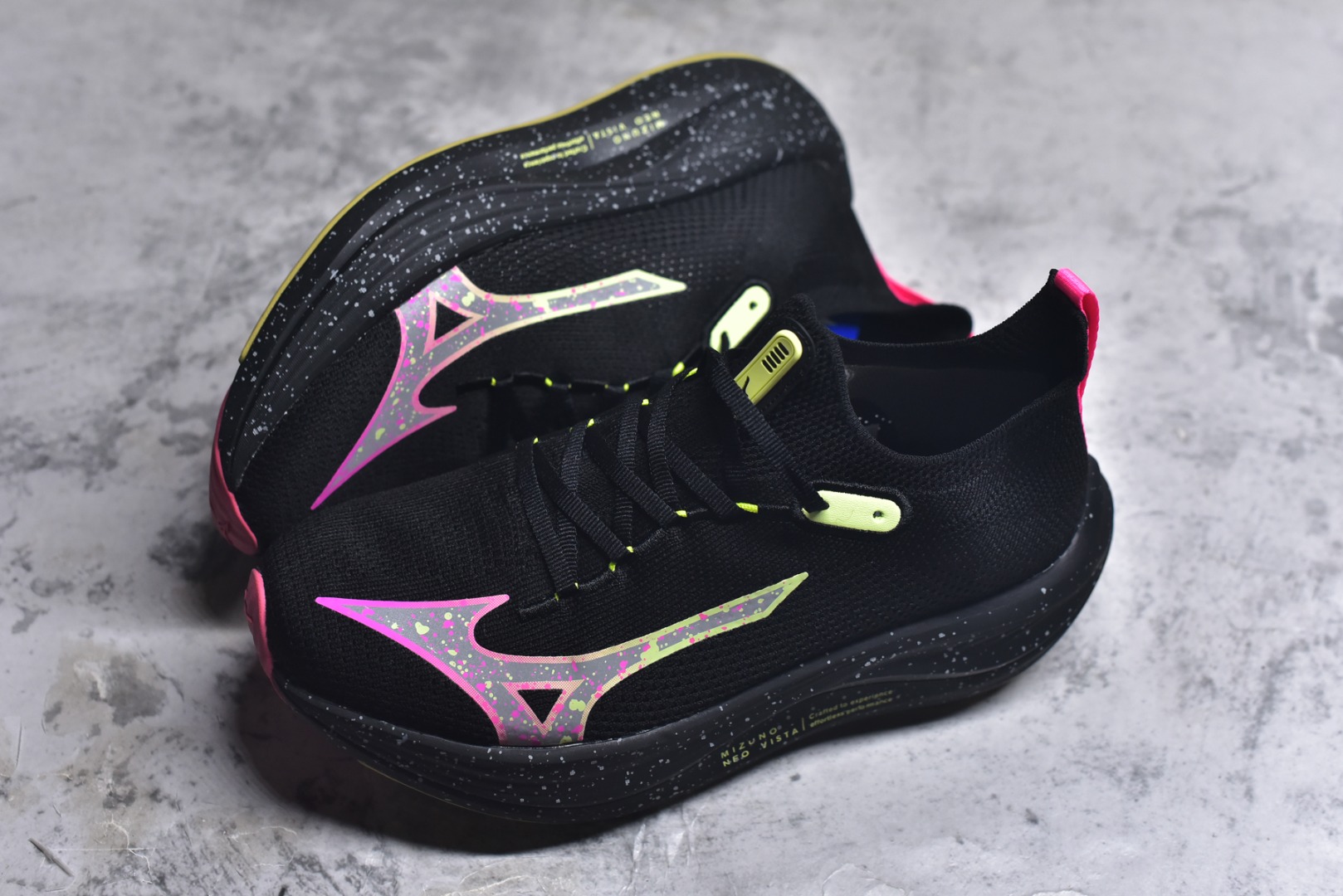 图片[7]-#Mizuno Neo Vista Y2K柔软舒适减震耐磨支撑 低帮休闲跑步鞋 男女同款 美津浓（Mizuno）是日本美津浓株式会社于1906年创立的运动品牌，经过一个多世纪的不断努力现已成为世界著名的运动器具、服装和鞋类生产商。美津浓力求服务于各类运动项目，并竭力使运动生活更加愉快和振奋。产品种类齐全，覆盖几乎全部主要运动项目，达到30万多个品类。尺码：36 36.5 37.5 38 38.5 39 40 40.5 41 42 42.5 43 44 44.5 45-选品中心