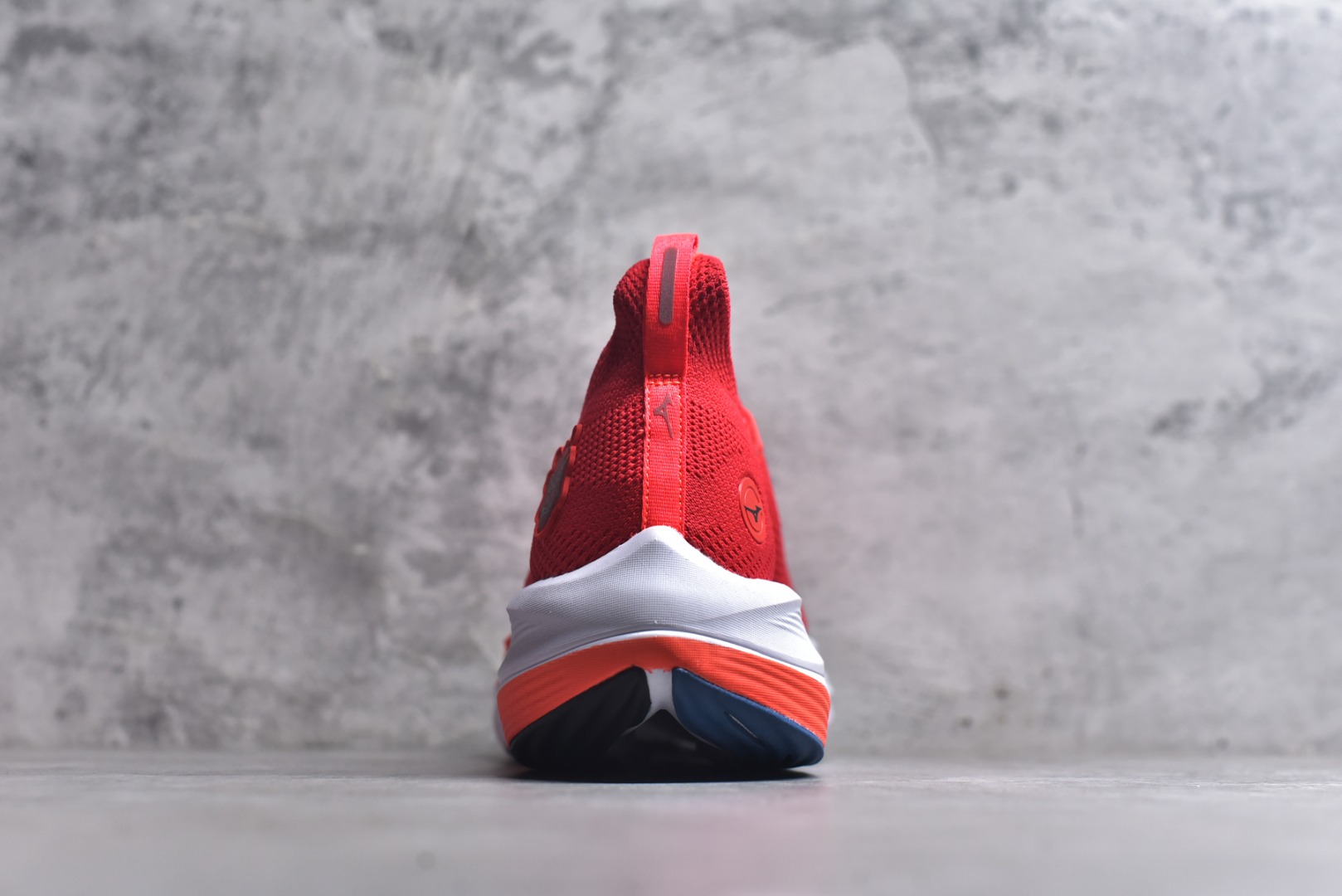 图片[5]-#Mizuno Neo Vista Y2K柔软舒适减震耐磨支撑 低帮休闲跑步鞋 男女同款 美津浓（Mizuno）是日本美津浓株式会社于1906年创立的运动品牌，经过一个多世纪的不断努力现已成为世界著名的运动器具、服装和鞋类生产商。美津浓力求服务于各类运动项目，并竭力使运动生活更加愉快和振奋。产品种类齐全，覆盖几乎全部主要运动项目，达到30万多个品类。尺码：36 36.5 37.5 38 38.5 39 40 40.5 41 42 42.5 43 44 44.5 45-选品中心