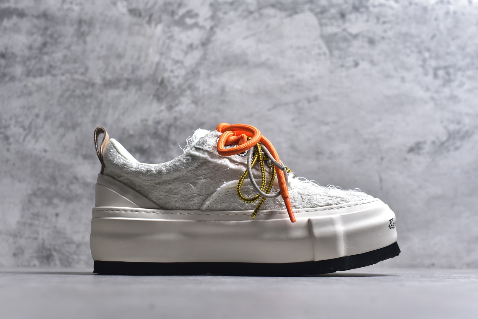 图片[3]-#VESSEL x Snowflake 吴建豪联名 雪花酥厚底增高休闲板鞋 Whihe #5cm隐形厚底暗藏心机，显高显腿长，3M反光条暗藏Sneakerhead彩蛋，夜行自带Focus光效，软糯奶霜包裹鞋身，温柔狙击少女心 尺码：35 36 37 38 39 40 41 42 43 44 45-选品中心