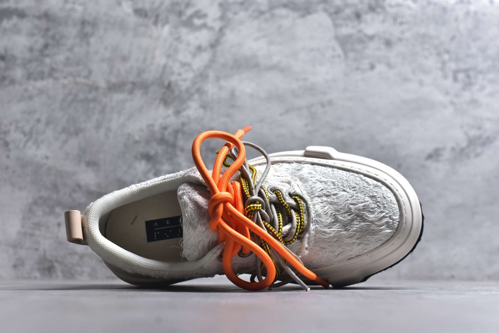 图片[4]-#VESSEL x Snowflake 吴建豪联名 雪花酥厚底增高休闲板鞋 Whihe #5cm隐形厚底暗藏心机，显高显腿长，3M反光条暗藏Sneakerhead彩蛋，夜行自带Focus光效，软糯奶霜包裹鞋身，温柔狙击少女心 尺码：35 36 37 38 39 40 41 42 43 44 45-选品中心