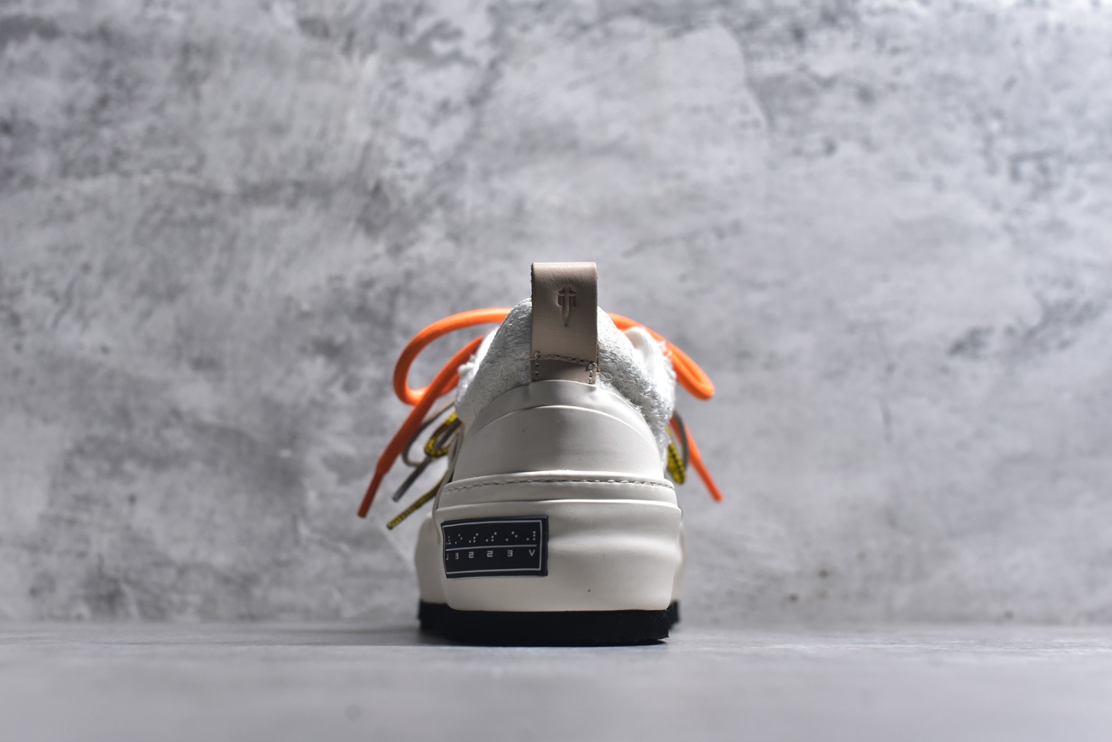 图片[5]-#VESSEL x Snowflake 吴建豪联名 雪花酥厚底增高休闲板鞋 Whihe #5cm隐形厚底暗藏心机，显高显腿长，3M反光条暗藏Sneakerhead彩蛋，夜行自带Focus光效，软糯奶霜包裹鞋身，温柔狙击少女心 尺码：35 36 37 38 39 40 41 42 43 44 45-选品中心