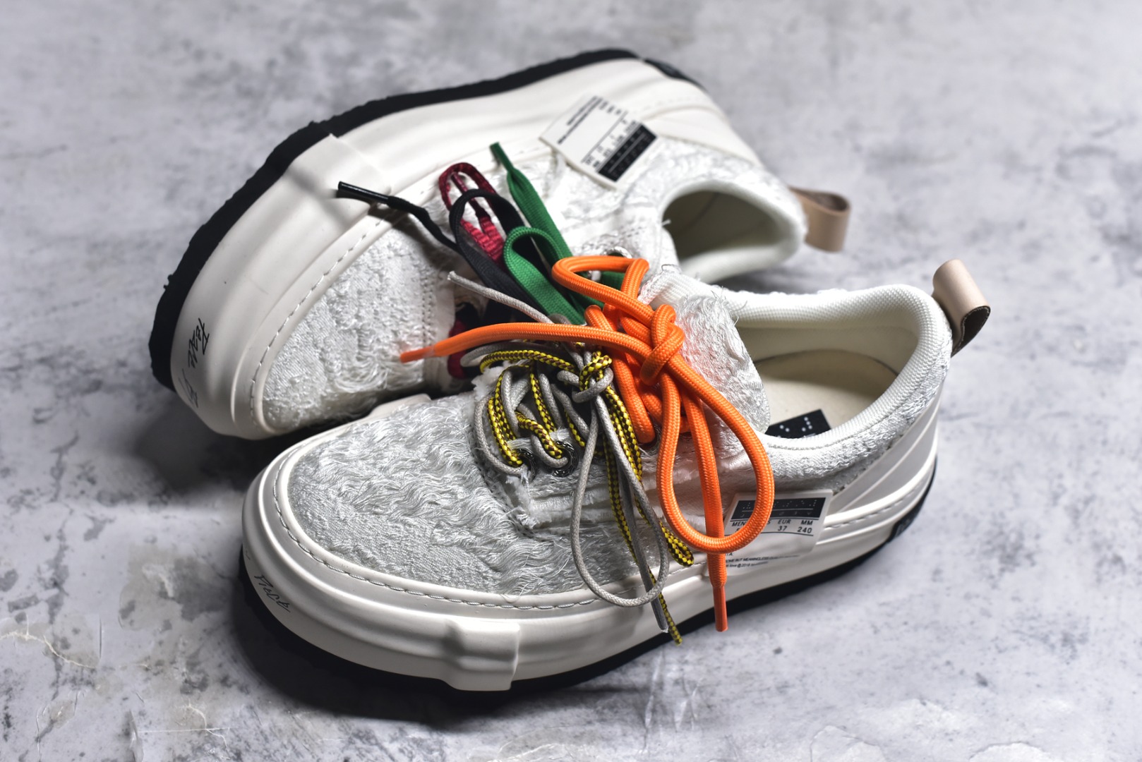 图片[7]-#VESSEL x Snowflake 吴建豪联名 雪花酥厚底增高休闲板鞋 Whihe #5cm隐形厚底暗藏心机，显高显腿长，3M反光条暗藏Sneakerhead彩蛋，夜行自带Focus光效，软糯奶霜包裹鞋身，温柔狙击少女心 尺码：35 36 37 38 39 40 41 42 43 44 45-选品中心