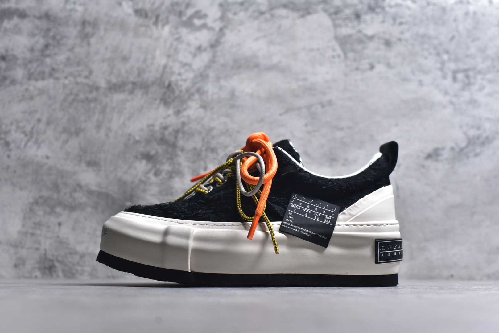 #VESSEL x Snowflake 吴建豪联名 雪花酥厚底增高休闲板鞋 Whihe #5cm隐形厚底暗藏心机，显高显腿长，3M反光条暗藏Sneakerhead彩蛋，夜行自带Focus光效，软糯奶霜包裹鞋身，温柔狙击少女心 尺码：35 36 37 38 39 40 41 42 43 44 45-选品中心