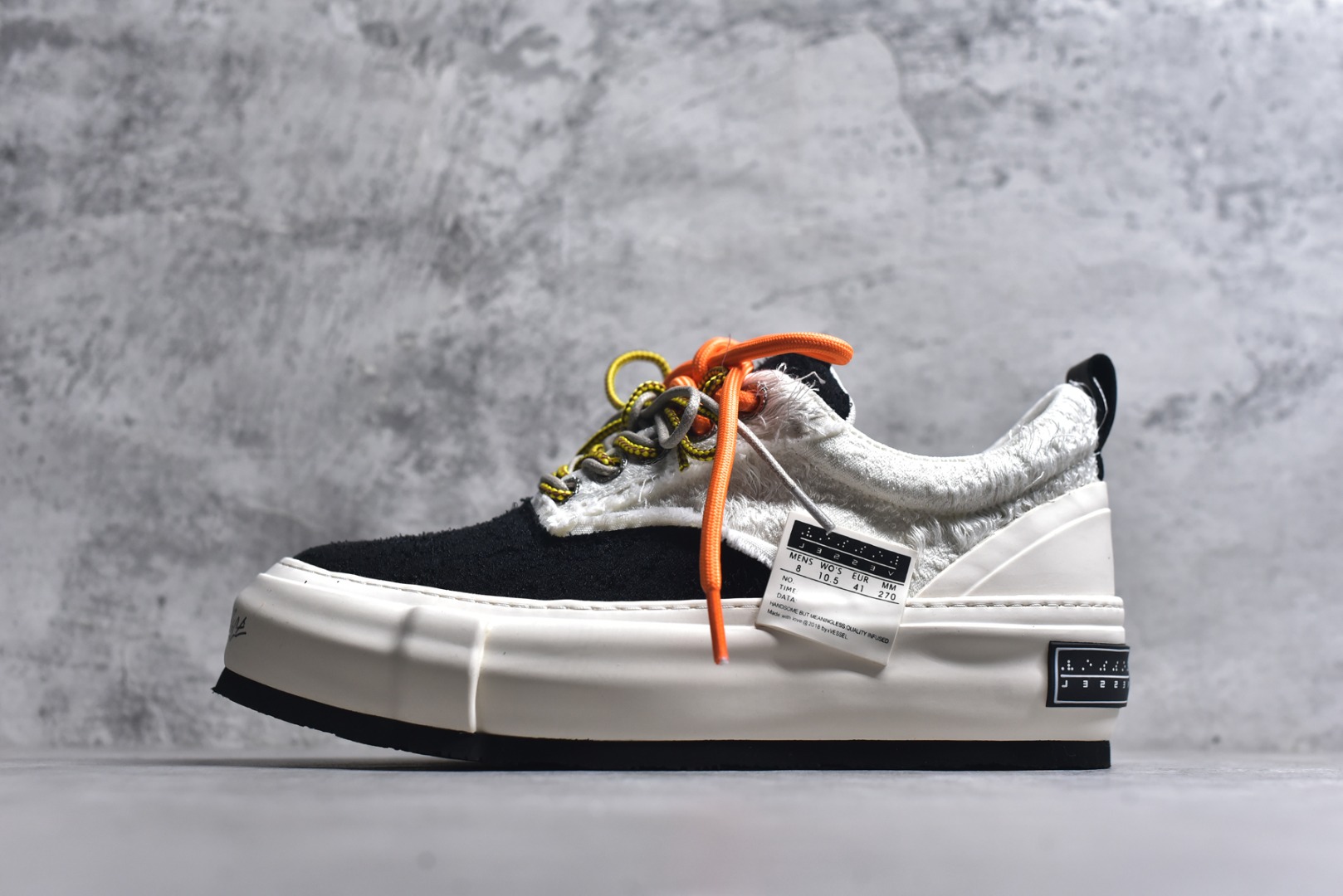 #VESSEL x Snowflake 吴建豪联名 雪花酥厚底增高休闲板鞋 Whihe #5cm隐形厚底暗藏心机，显高显腿长，3M反光条暗藏Sneakerhead彩蛋，夜行自带Focus光效，软糯奶霜包裹鞋身，温柔狙击少女心 尺码：35 36 37 38 39 40 41 42 43 44 45-选品中心