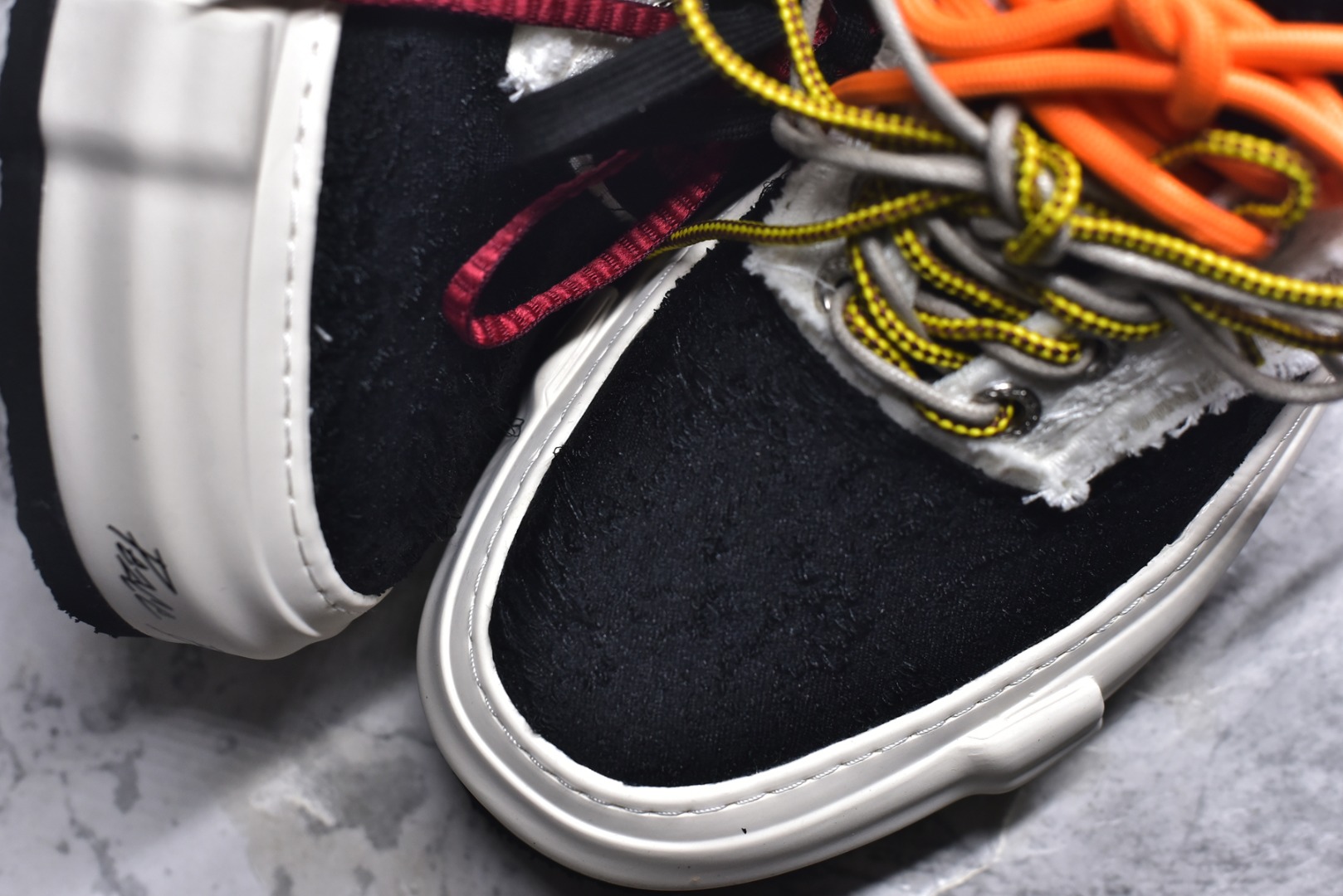 图片[8]-#VESSEL x Snowflake 吴建豪联名 雪花酥厚底增高休闲板鞋 Whihe #5cm隐形厚底暗藏心机，显高显腿长，3M反光条暗藏Sneakerhead彩蛋，夜行自带Focus光效，软糯奶霜包裹鞋身，温柔狙击少女心 尺码：35 36 37 38 39 40 41 42 43 44 45-选品中心