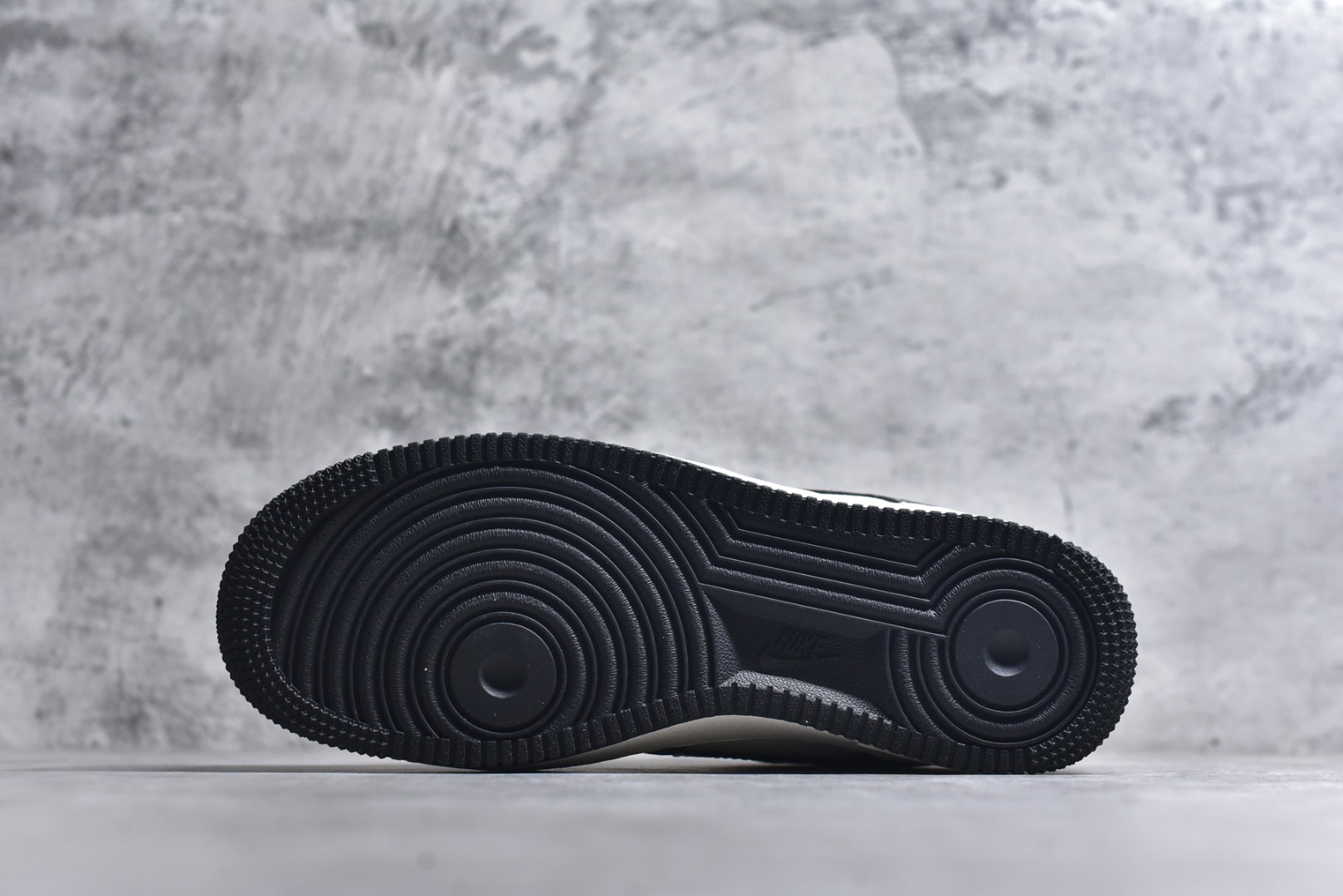 图片[6]-#海外限量发售！公司级NIke Air Force 1 \’07 Low “Supreme联名-米黑红TPU”空军一号 低帮 运动鞋 休闲鞋 折边针车 工艺难度大 原楦头原纸板 原装鞋盒 定制五金配件 内置全掌气垫 原厂鞋底 货号：DF0188-106 尺码：36 36.5 37.5 38 38.5 39 40 40.5 41 42 42.5 43 44 44.5 45-选品中心