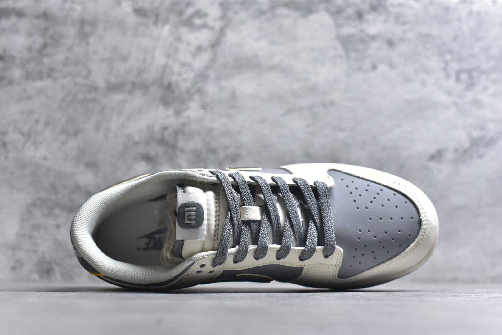 图片[4]-#海外爆款限量发售！Nike SB Dunk Low“ xiaomi联名——寒武岩灰” 周年高端定制 低帮休闲板鞋 定制鞋盒 大厂纯原品质出货 超高清洁度 皮料切割干净无任何毛边 细节完美 货号：XX3168-202 尺码：36 36.5 37.5 38 38.5 39 40 40.5 41 42 42.5 43 44 44.5 45-选品中心