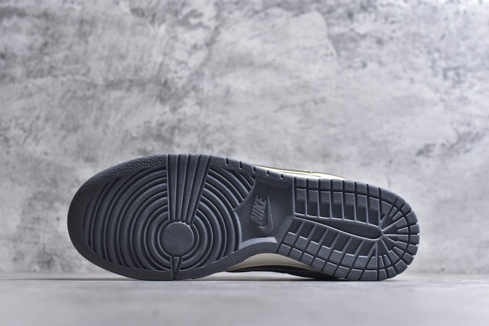 图片[6]-#海外爆款限量发售！Nike SB Dunk Low“ xiaomi联名——寒武岩灰” 周年高端定制 低帮休闲板鞋 定制鞋盒 大厂纯原品质出货 超高清洁度 皮料切割干净无任何毛边 细节完美 货号：XX3168-202 尺码：36 36.5 37.5 38 38.5 39 40 40.5 41 42 42.5 43 44 44.5 45-选品中心