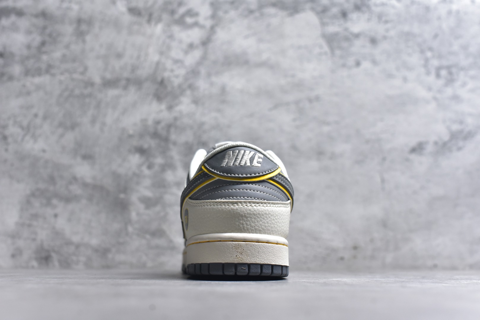 图片[5]-#海外爆款限量发售！Nike SB Dunk Low“ xiaomi联名——寒武岩灰” 周年高端定制 低帮休闲板鞋 定制鞋盒 大厂纯原品质出货 超高清洁度 皮料切割干净无任何毛边 细节完美 货号：XX3168-202 尺码：36 36.5 37.5 38 38.5 39 40 40.5 41 42 42.5 43 44 44.5 45-选品中心