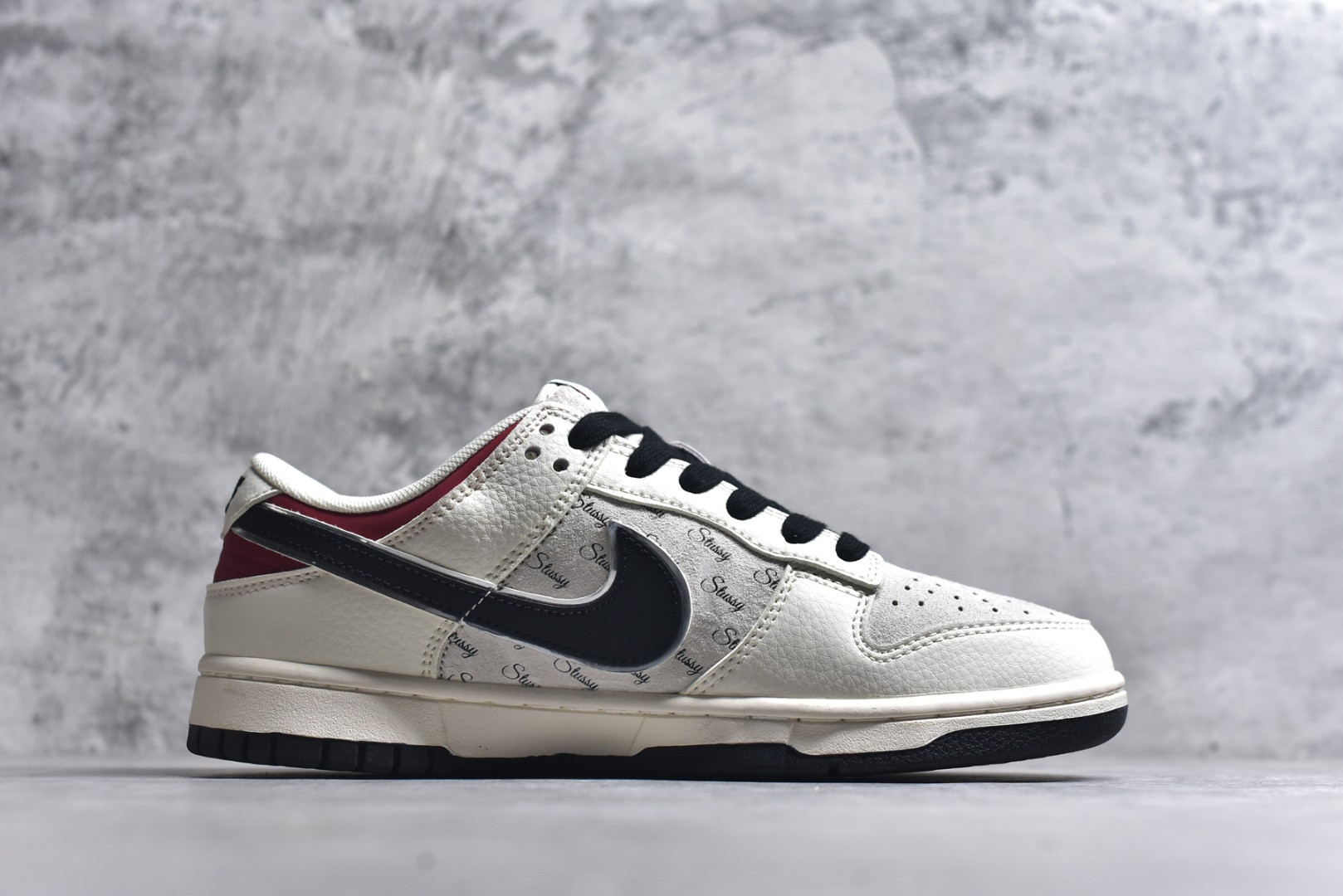 图片[3]-#Nike SB Dunk Low“ 斯图西联名——米黑勾银边” 周年高端定制 低帮休闲板鞋 定制鞋盒 大厂纯原品质出货 超高清洁度 皮料切割干净无任何毛边 细节完美 货号：XX3168-306 尺码：36 36.5 37.5 38 38.5 39 40 40.5 41 42 42.5 43 44 44.5 45-选品中心