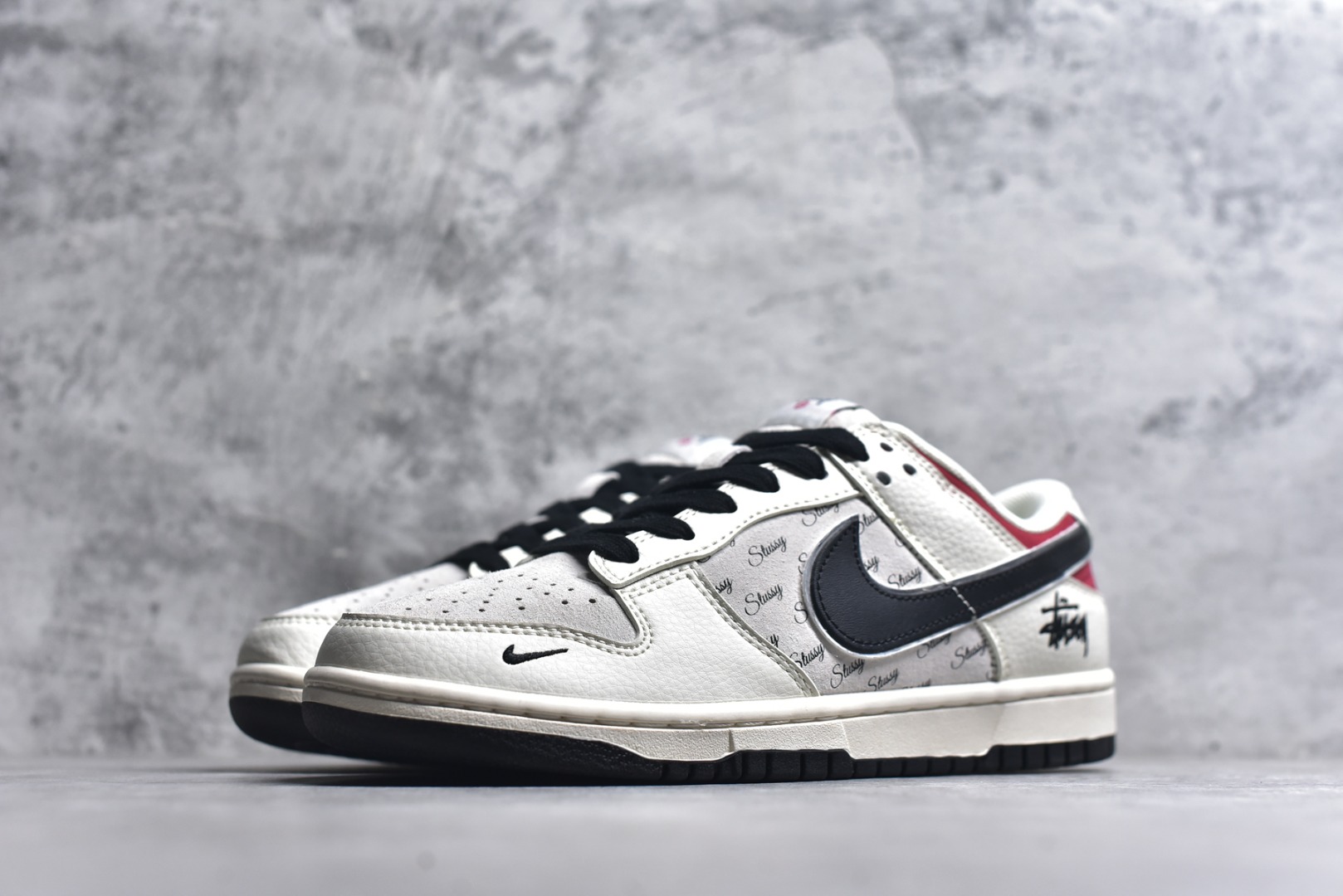 图片[2]-#Nike SB Dunk Low“ 斯图西联名——米黑勾银边” 周年高端定制 低帮休闲板鞋 定制鞋盒 大厂纯原品质出货 超高清洁度 皮料切割干净无任何毛边 细节完美 货号：XX3168-306 尺码：36 36.5 37.5 38 38.5 39 40 40.5 41 42 42.5 43 44 44.5 45-选品中心