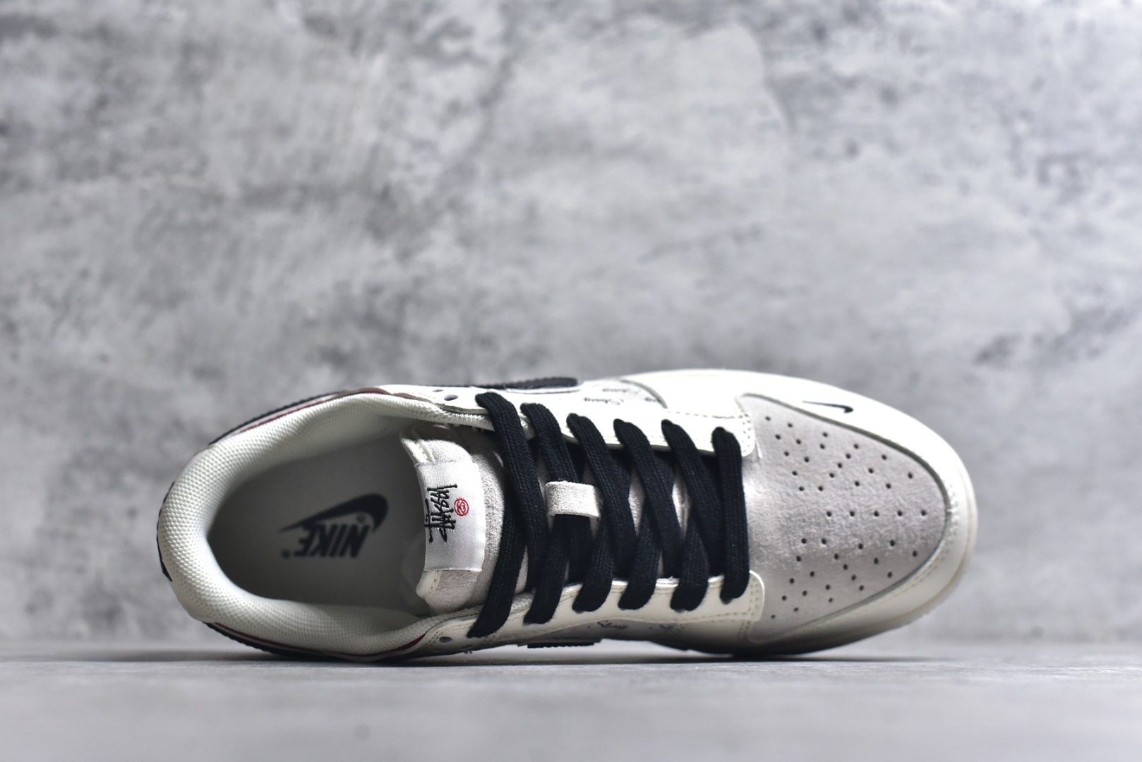 图片[4]-#Nike SB Dunk Low“ 斯图西联名——米黑勾银边” 周年高端定制 低帮休闲板鞋 定制鞋盒 大厂纯原品质出货 超高清洁度 皮料切割干净无任何毛边 细节完美 货号：XX3168-306 尺码：36 36.5 37.5 38 38.5 39 40 40.5 41 42 42.5 43 44 44.5 45-选品中心