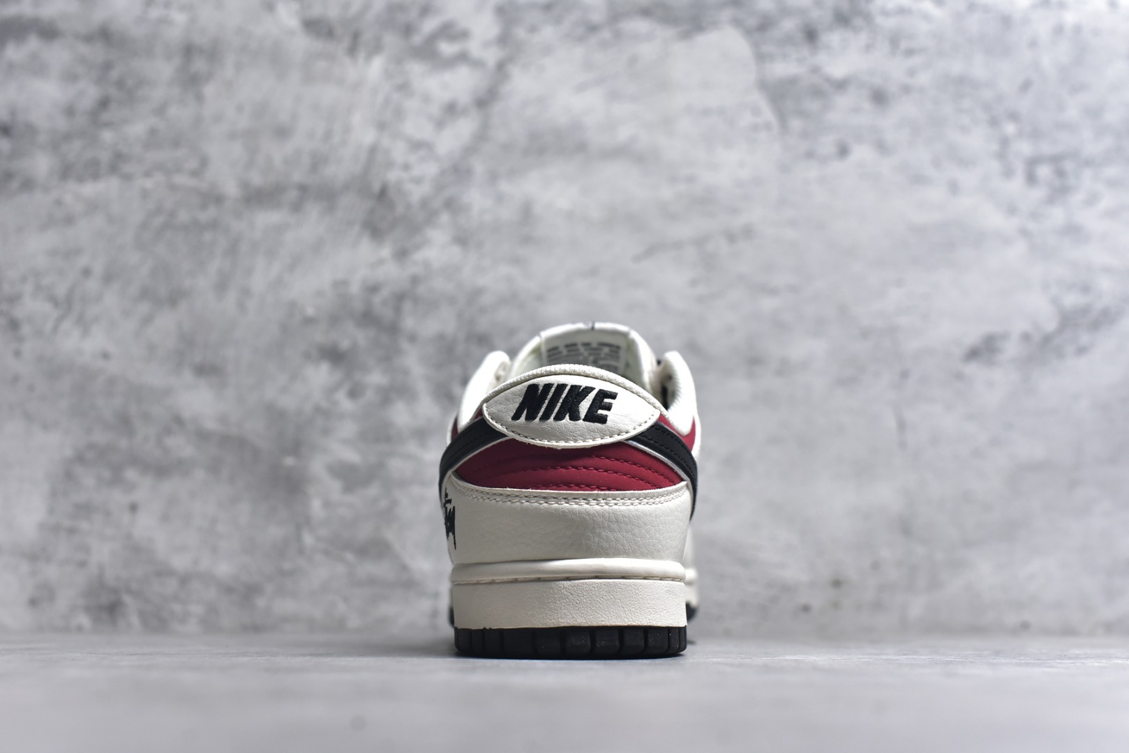 图片[5]-#Nike SB Dunk Low“ 斯图西联名——米黑勾银边” 周年高端定制 低帮休闲板鞋 定制鞋盒 大厂纯原品质出货 超高清洁度 皮料切割干净无任何毛边 细节完美 货号：XX3168-306 尺码：36 36.5 37.5 38 38.5 39 40 40.5 41 42 42.5 43 44 44.5 45-选品中心