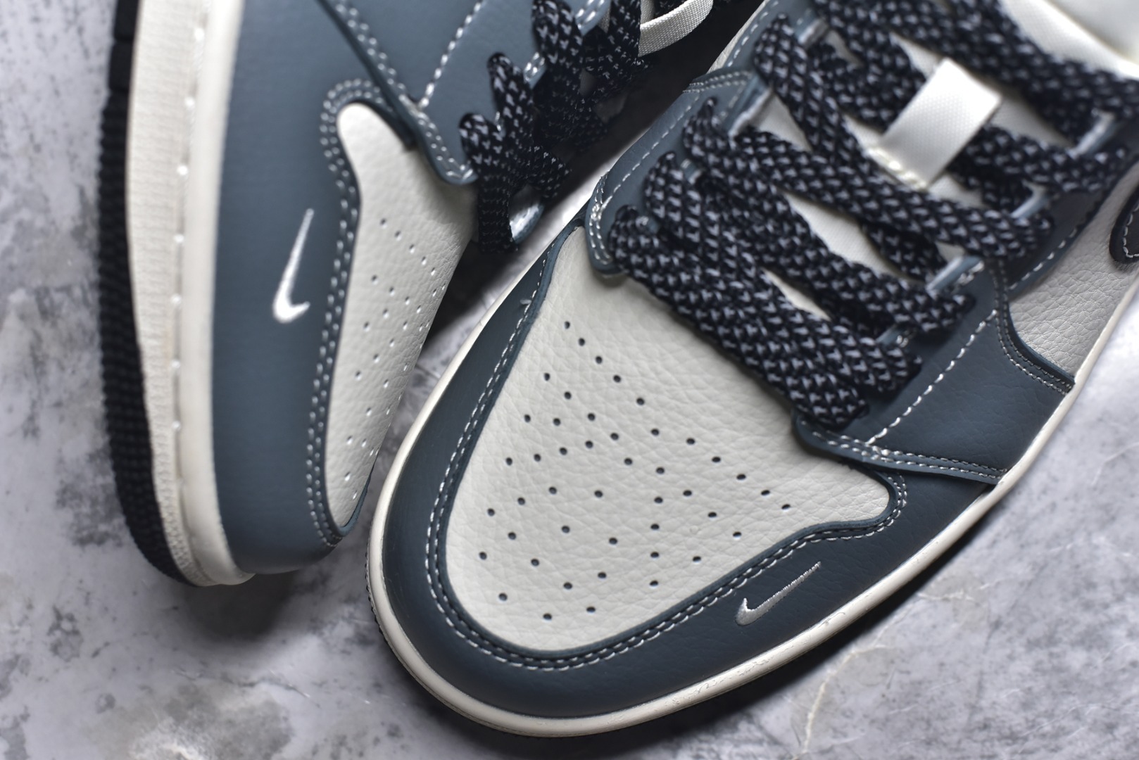 图片[8]-#Nike Jordan Air Jordan 1“斯图西联名——蓝灰色” 高端定制 低帮 复古 减震 防滑 耐磨 篮球鞋 定制鞋盒 大厂纯原品质出货 超高清洁度 皮料切割干净无任何毛边 细节完美 货号：XX3318-506 尺码：36 36.5 37.5 38 38.5 39 40 40.5 41 42 42.5 43 44 44.5 45-选品中心