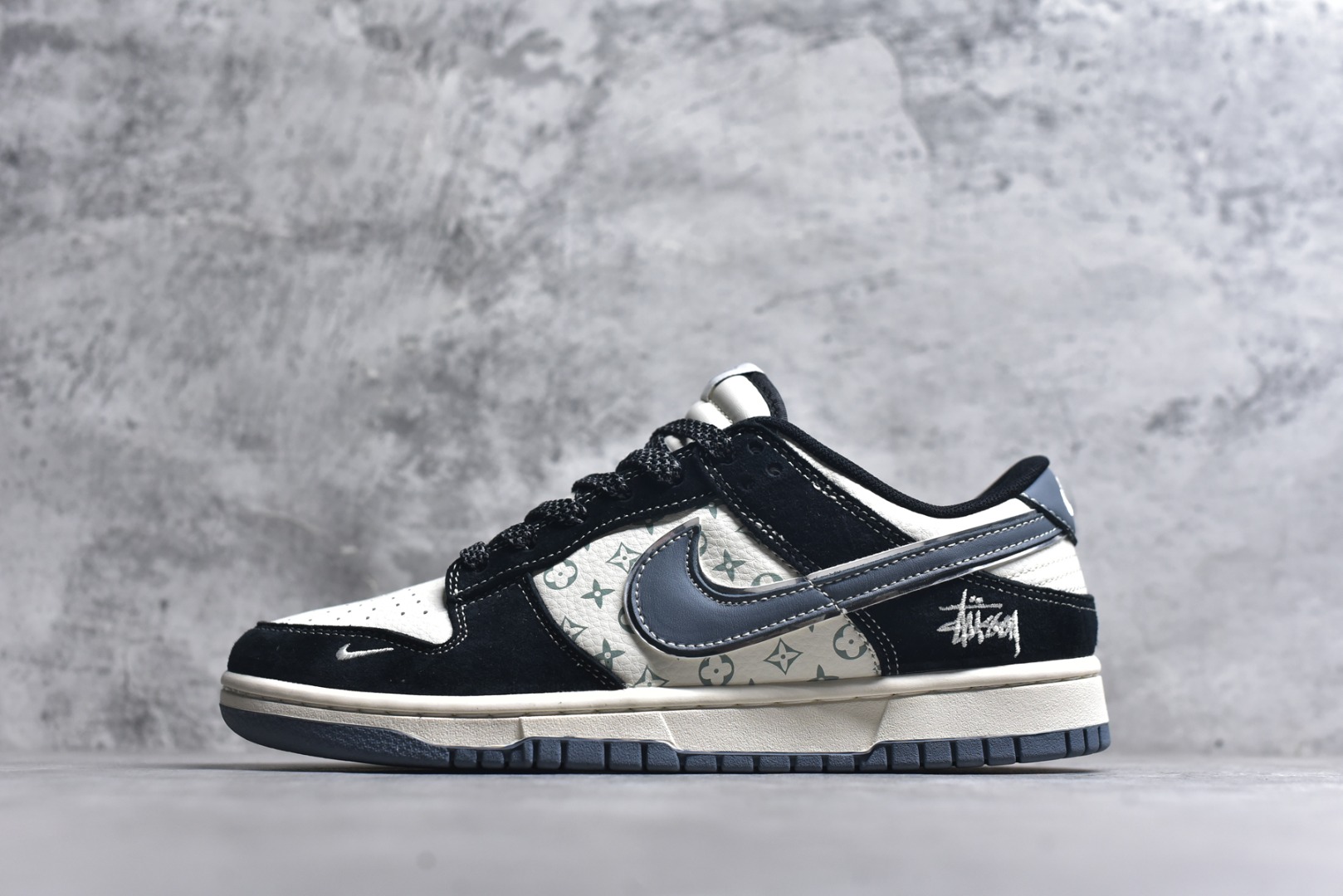 #Nike SB Dunk Low“ 斯图西联名——黑白印花” 周年高端定制 低帮休闲板鞋 定制鞋盒 大厂纯原品质出货 超高清洁度 皮料切割干净无任何毛边 细节完美 货号：XX3168-212 尺码：36 36.5 37.5 38 38.5 39 40 40.5 41 42 42.5 43 44 44.5 45-选品中心