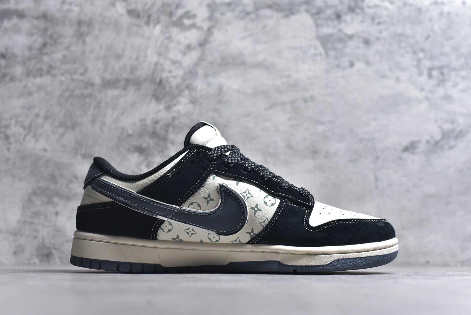图片[3]-#Nike SB Dunk Low“ 斯图西联名——黑白印花” 周年高端定制 低帮休闲板鞋 定制鞋盒 大厂纯原品质出货 超高清洁度 皮料切割干净无任何毛边 细节完美 货号：XX3168-212 尺码：36 36.5 37.5 38 38.5 39 40 40.5 41 42 42.5 43 44 44.5 45-选品中心