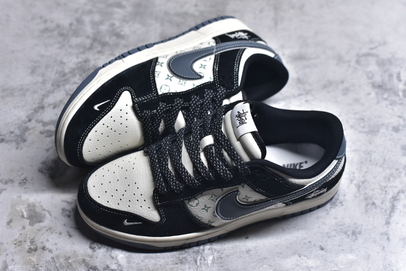 图片[7]-#Nike SB Dunk Low“ 斯图西联名——黑白印花” 周年高端定制 低帮休闲板鞋 定制鞋盒 大厂纯原品质出货 超高清洁度 皮料切割干净无任何毛边 细节完美 货号：XX3168-212 尺码：36 36.5 37.5 38 38.5 39 40 40.5 41 42 42.5 43 44 44.5 45-选品中心