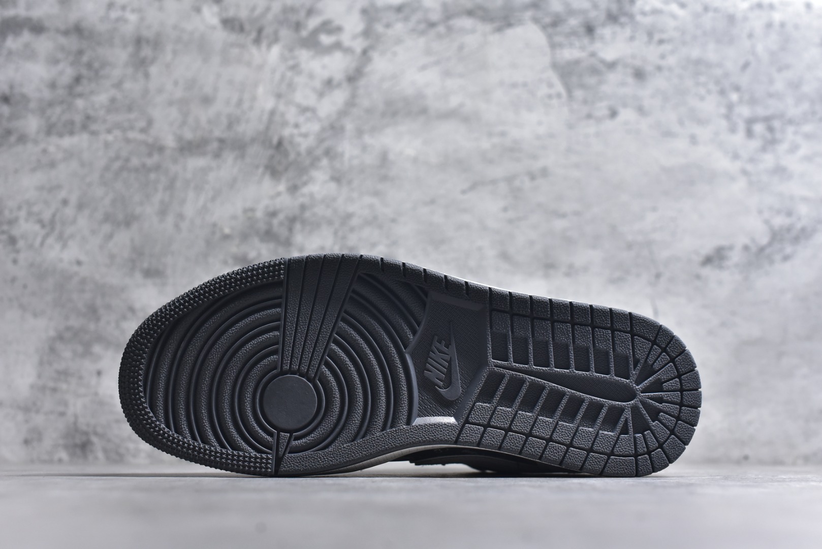 图片[6]-#Nike Jordan Air Jordan 1“斯图西联名——灰猪八英文黑底” 高端定制 低帮 复古 减震 防滑 耐磨 篮球鞋 定制鞋盒 大厂纯原品质出货 超高清洁度 皮料切割干净无任何毛边 细节完美 货号：XX3318-968 尺码：36 36.5 37.5 38 38.5 39 40 40.5 41 42 42.5 43 44 44.5 45-选品中心