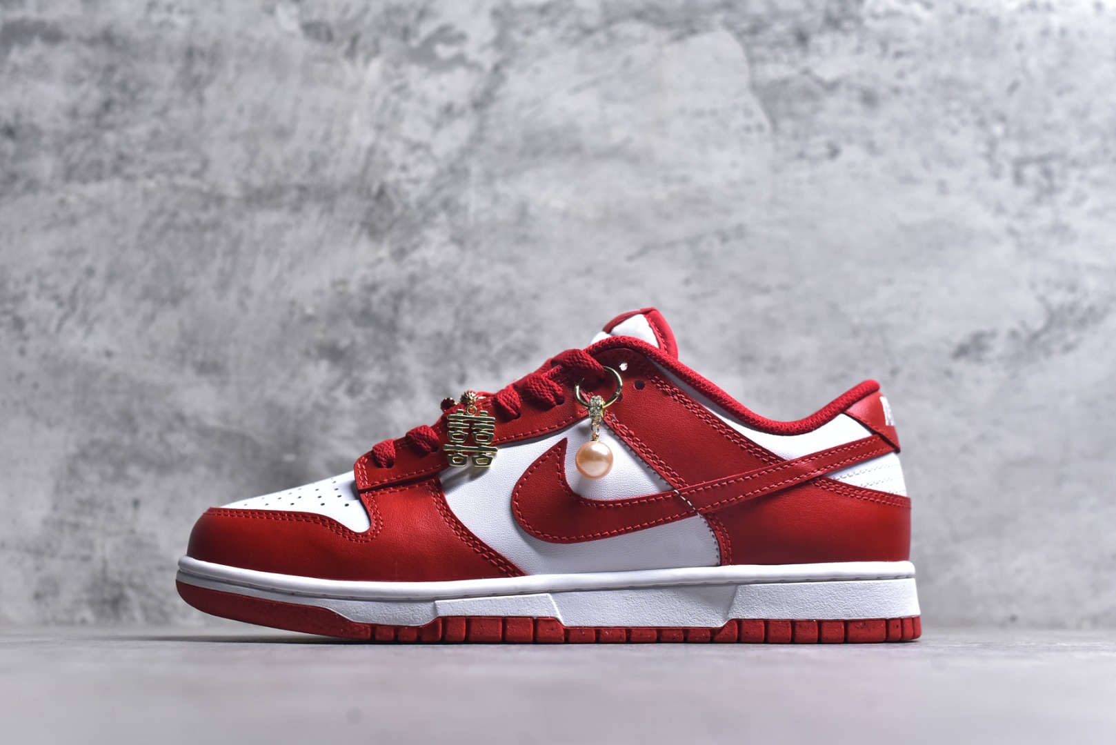 #Nike SB Dunk Low 婚庆囍宴 白红色 低帮休闲板鞋 DD1873-116 尺码：36 36.5 37.5 38 38.5 39 40 40.5 41 42 42.5 43 44-选品中心