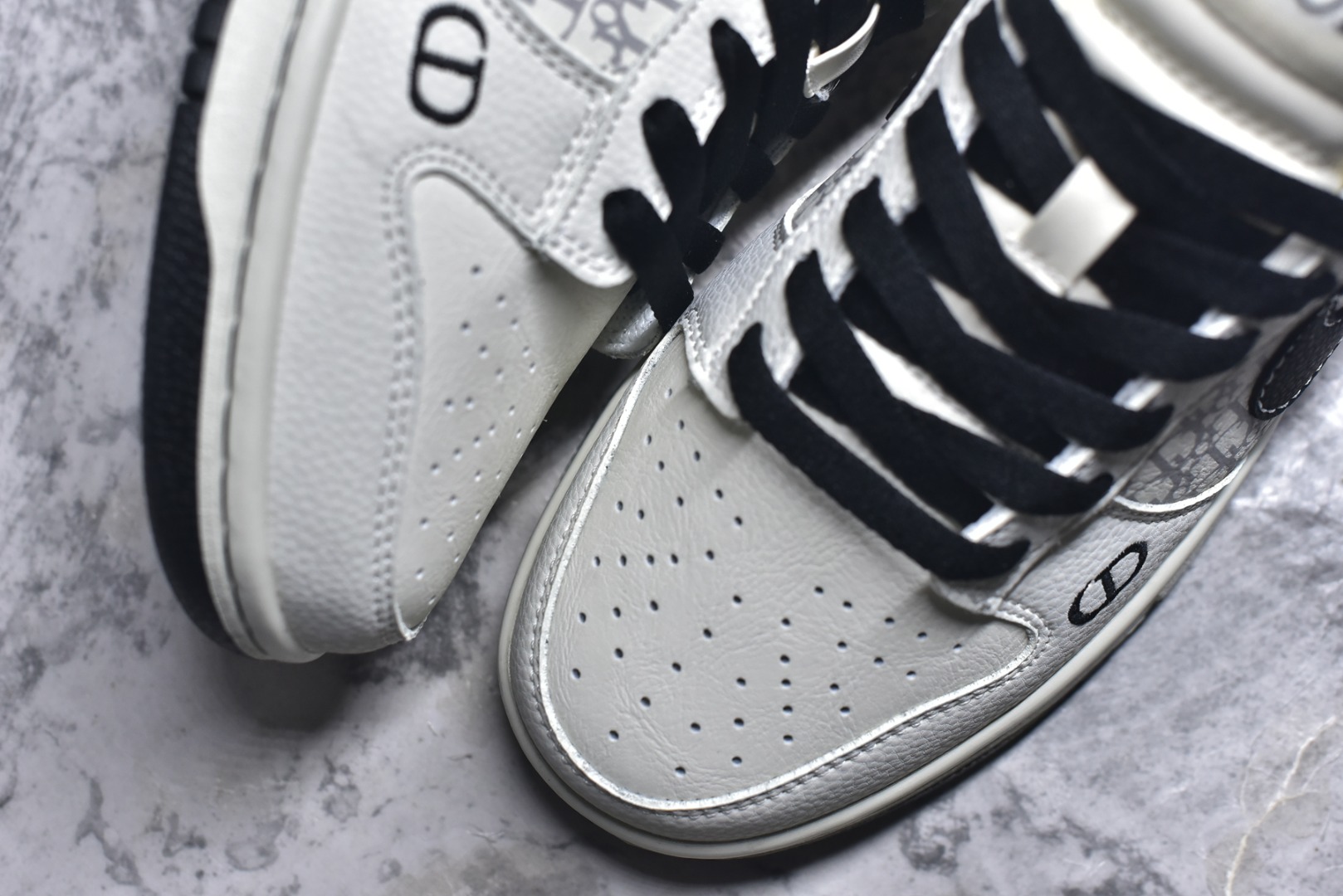 图片[8]-#Nike SB Dunk Low 迪奥联名“——白黑” 高端定制 低帮休闲板鞋 定制鞋盒 高级夜光效果 Ortholite鞋垫透气防臭 大厂纯原品质出货 超高清洁度 皮料切割干净无任何毛边 细节完美 货号：YF9511-924 尺码：36 36.5 37.5 38 38.5 39 40 40.5 41 42 42.5 43 44 44.5 45-选品中心