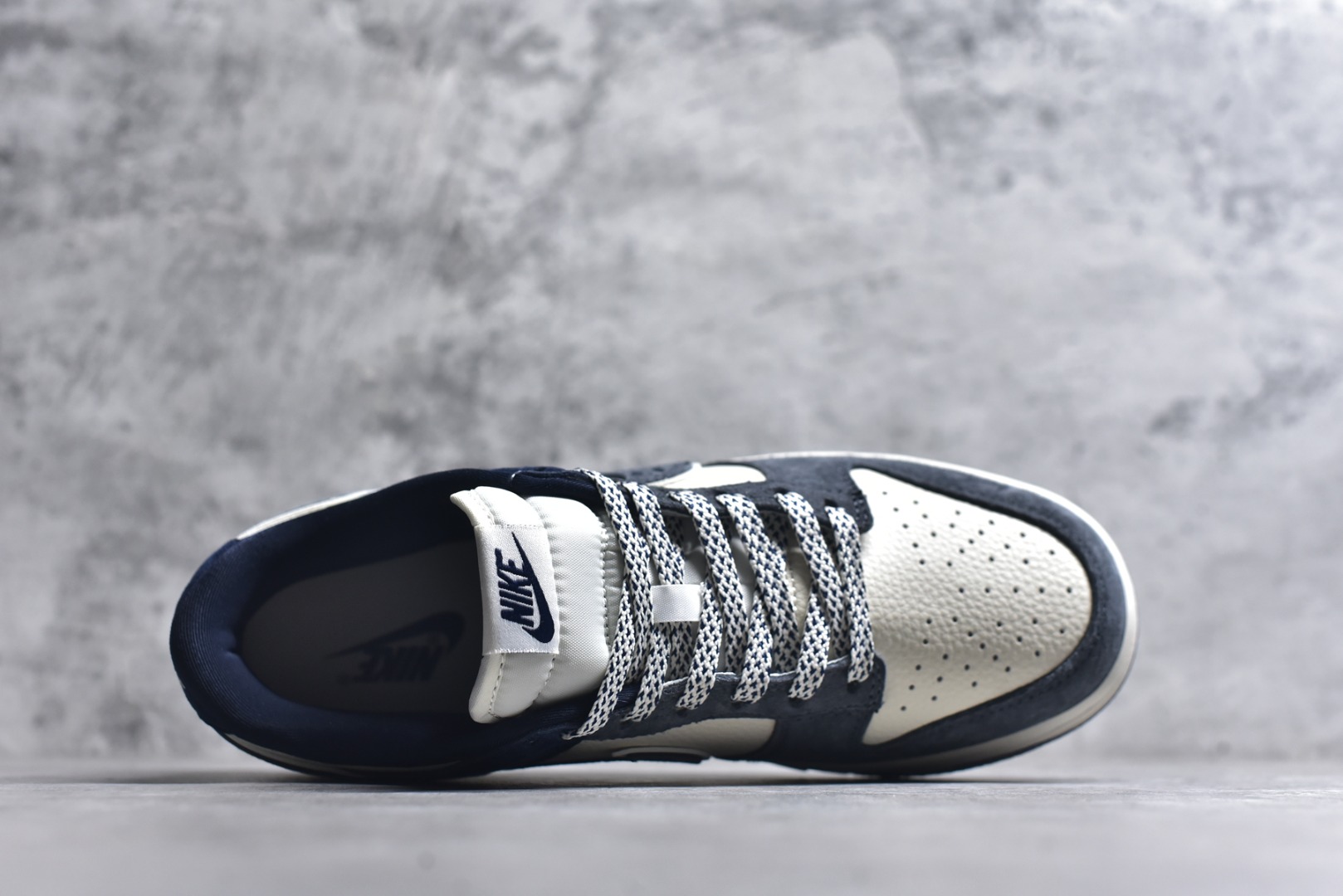 图片[4]-#海外爆款限量发售！Nike SB Dunk Low“ 北面联名—米灰蓝笑脸” 周年高端定制 低帮休闲板鞋 定制鞋盒 大厂纯原品质出货 超高清洁度 皮料切割干净无任何毛边 细节完美 货号：MN1688-102 尺码：36 36.5 37.5 38 38.5 39 40 40.5 41 42 42.5 43 44 44.5 45-选品中心