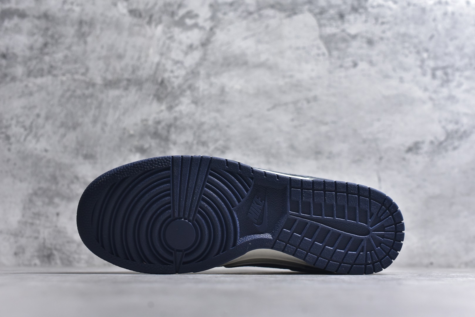 图片[6]-#海外爆款限量发售！Nike SB Dunk Low“ 北面联名—米灰蓝笑脸” 周年高端定制 低帮休闲板鞋 定制鞋盒 大厂纯原品质出货 超高清洁度 皮料切割干净无任何毛边 细节完美 货号：MN1688-102 尺码：36 36.5 37.5 38 38.5 39 40 40.5 41 42 42.5 43 44 44.5 45-选品中心