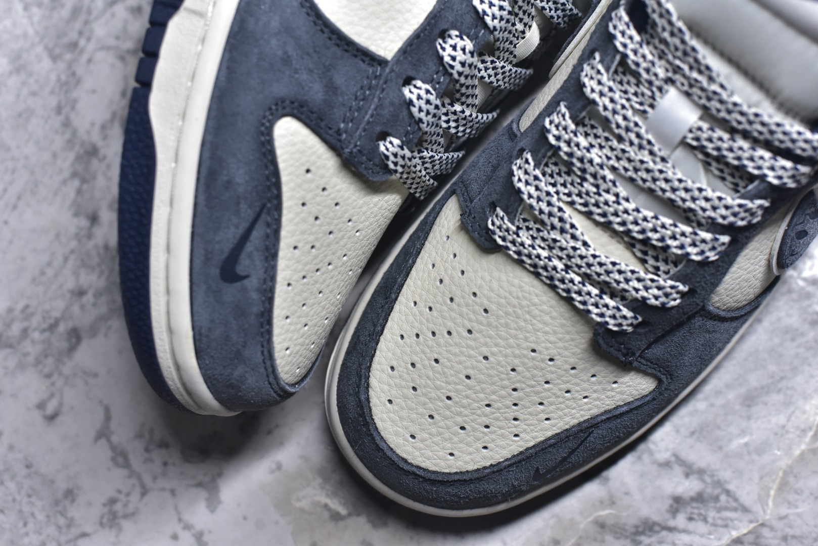 图片[8]-#海外爆款限量发售！Nike SB Dunk Low“ 北面联名—米灰蓝笑脸” 周年高端定制 低帮休闲板鞋 定制鞋盒 大厂纯原品质出货 超高清洁度 皮料切割干净无任何毛边 细节完美 货号：MN1688-102 尺码：36 36.5 37.5 38 38.5 39 40 40.5 41 42 42.5 43 44 44.5 45-选品中心