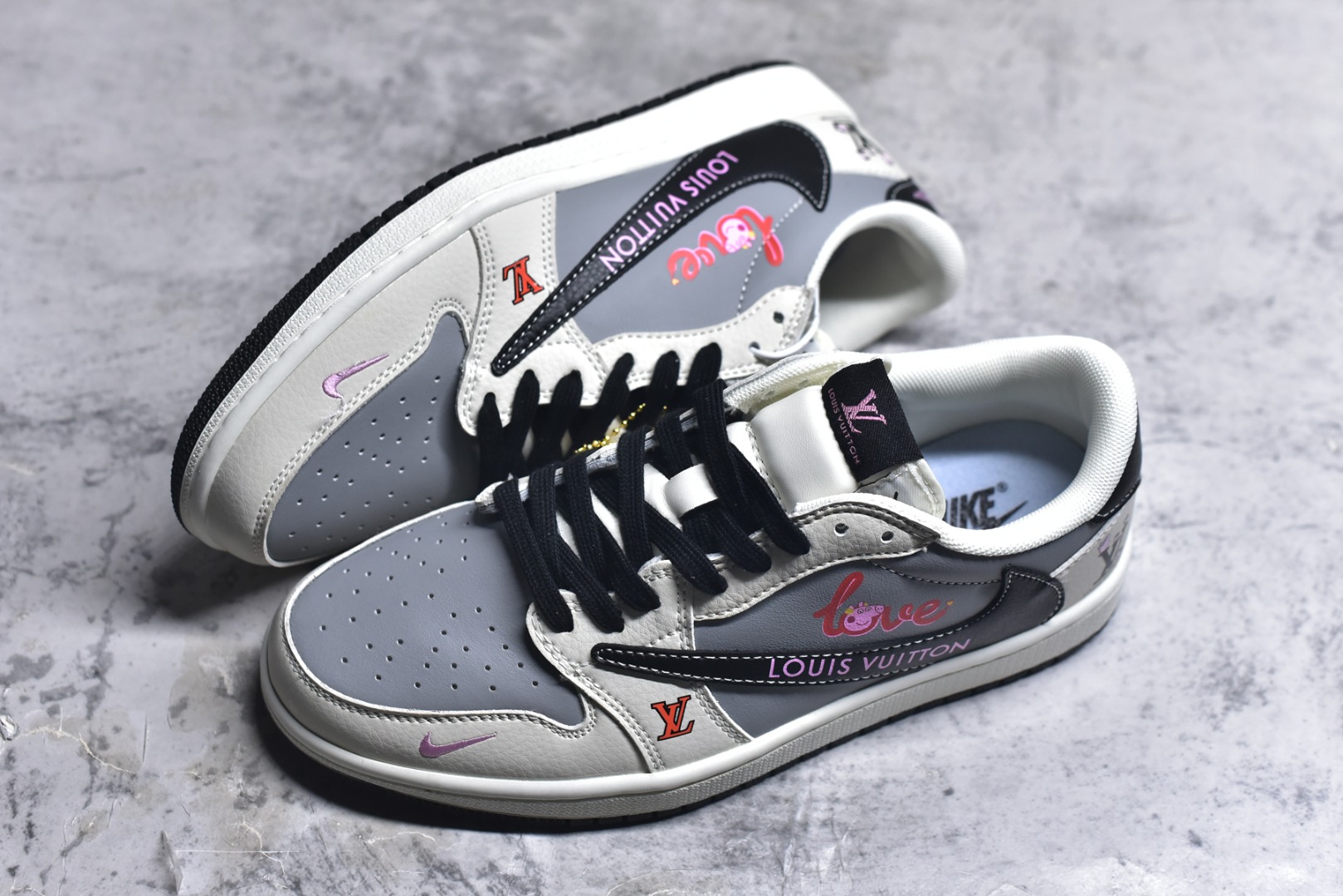 图片[7]-#Travis Scott x Jordan 1 Low LV联名-LOVE小猪佩奇 倒勾低帮休闲版本 原厂全头层皮 大厂纯原品质出货 纯正版型 定制鞋盒 皮料切割干净无任何毛边 细节完美 超高清洁度 货号：DZ2688-005 尺码：36 36.5 37.5 38 38.5 39 40 40.5 41 42 42.5 43 44 44.5 45-选品中心