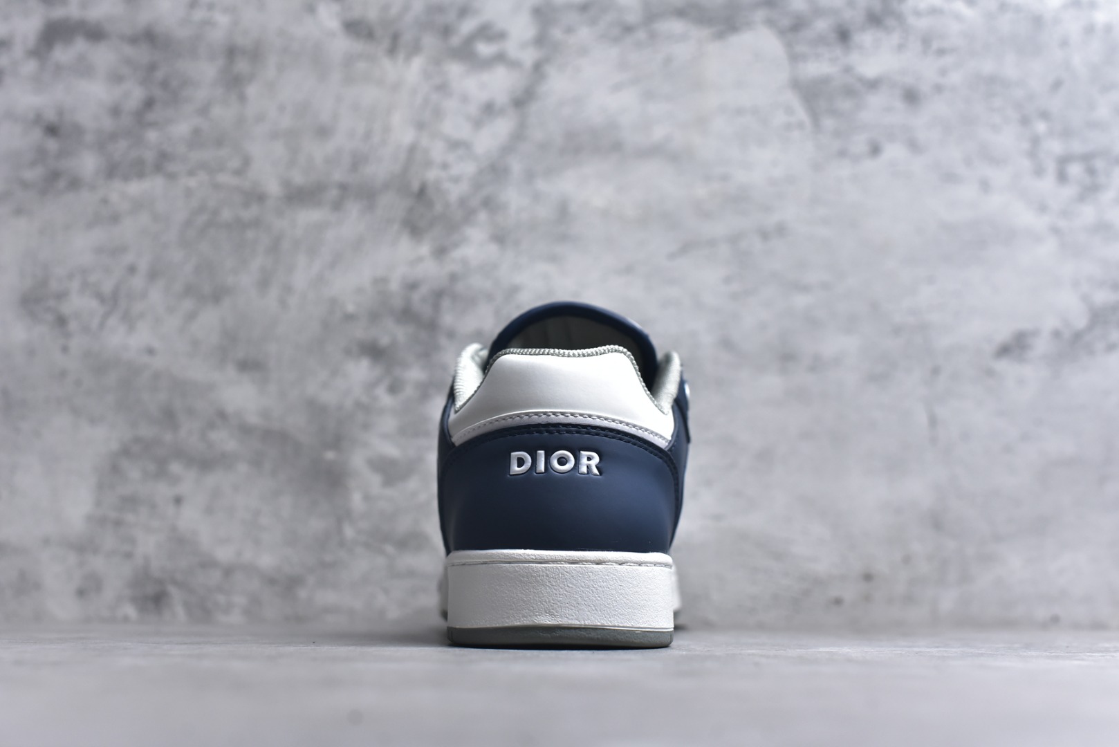 图片[5]-#DIOR B27 Low \’Dior Oblique Galaxy 迪奥 低帮 黑色 牛皮织物徽标印花低邦休闲板鞋 这款B27低帮运动鞋是该系列新品，延续Dior的经典款式。采用灰色光滑牛皮革精心制作，侧面饰以米色和黑色Obliquex印花镶片；\”CD Lcons\”造型的鞋带孔眼巧妙精致，双色橡胶鞋底、后侧鞋口和鞋跟处均带有品牌标志性细节，提升格调。时尚百搭，可为各式造型增光添彩。 货号：3SN272ZIR16536 尺码：38 39 40 41 42 43 44 45 46-选品中心