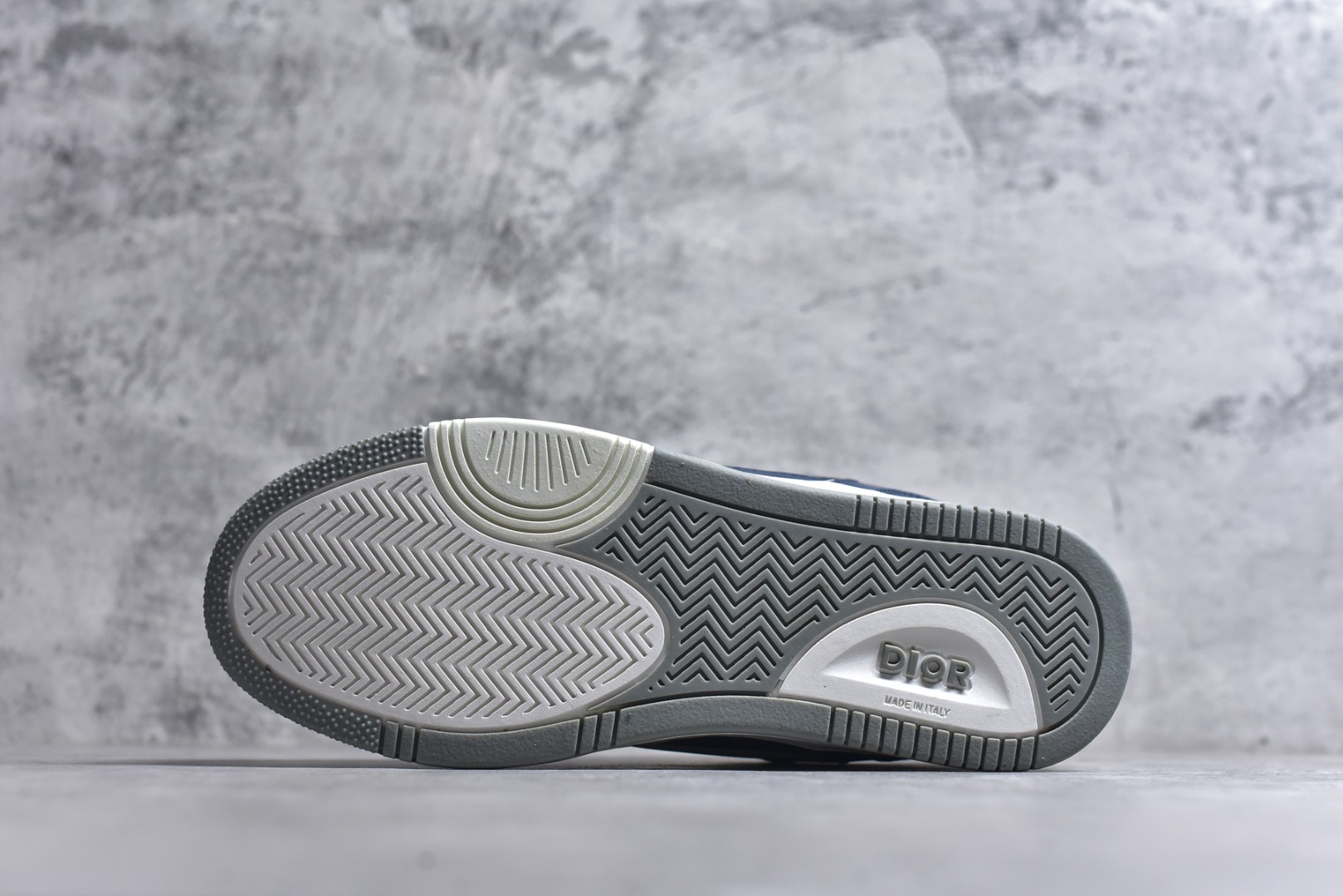 图片[6]-#DIOR B27 Low \’Dior Oblique Galaxy 迪奥 低帮 黑色 牛皮织物徽标印花低邦休闲板鞋 这款B27低帮运动鞋是该系列新品，延续Dior的经典款式。采用灰色光滑牛皮革精心制作，侧面饰以米色和黑色Obliquex印花镶片；\”CD Lcons\”造型的鞋带孔眼巧妙精致，双色橡胶鞋底、后侧鞋口和鞋跟处均带有品牌标志性细节，提升格调。时尚百搭，可为各式造型增光添彩。 货号：3SN272ZIR16536 尺码：38 39 40 41 42 43 44 45 46-选品中心