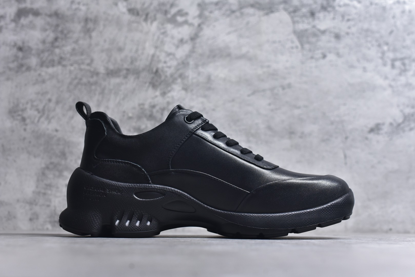 图片[3]-#Ecco 爱步 正装休闲系列男士套脚鞋 #版型简约大气耐看 精选头层小牛皮 皮面超软 纹理清晰 细腻 质感强 穿着舒适 档次高 便捷鞋带 套脚即穿 橡胶软底 天然橡胶 抗震防滑 耐磨耐折 轻便舒适 车线加固 软底软面 脚感一流真材实料 免检品质 质量保证 货号：882517-01001 尺码：38 39 40 41 42 43 44 皮鞋码-选品中心