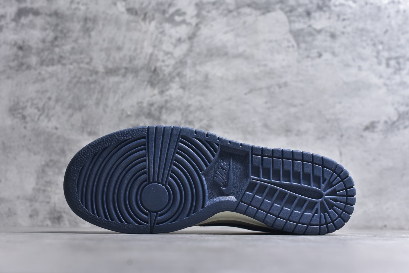 图片[6]-#Nike SB Dunk Low 斯图西“联名——卡其绿” 高端定制 低帮休闲板鞋 定制鞋盒 Ortholite鞋垫透气防臭 大厂纯原品质出货 超高清洁度 皮料切割干净无任何毛边 细节完美 货号：YF9511-920 尺码：36 36.5 37.5 38 38.5 39 40 40.5 41 42 42.5 43 44 44.5 45-选品中心