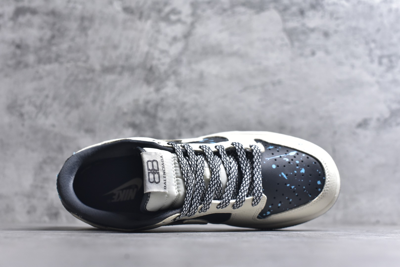 图片[4]-#海外爆款限量发售！高端定制Nike SB Dunk Low “巴黎世家联名——米白蓝双沟” 高端定制 低帮休闲板鞋 定制鞋盒 大厂纯原品质出货 超高清洁度 皮料切割干净无任何毛边 细节完美 货号：DD1988-007 尺码：36 36.5 37.5 38 38.5 39 40 40.5 41 42 42.5 43 44 44.5 45-选品中心