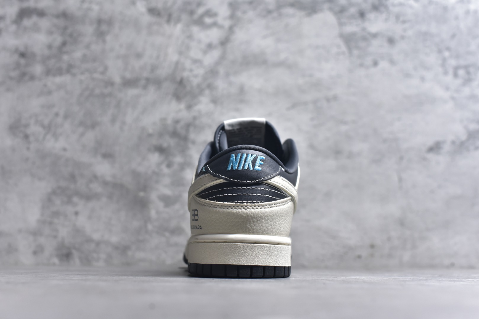 图片[5]-#海外爆款限量发售！高端定制Nike SB Dunk Low “巴黎世家联名——米白蓝双沟” 高端定制 低帮休闲板鞋 定制鞋盒 大厂纯原品质出货 超高清洁度 皮料切割干净无任何毛边 细节完美 货号：DD1988-007 尺码：36 36.5 37.5 38 38.5 39 40 40.5 41 42 42.5 43 44 44.5 45-选品中心