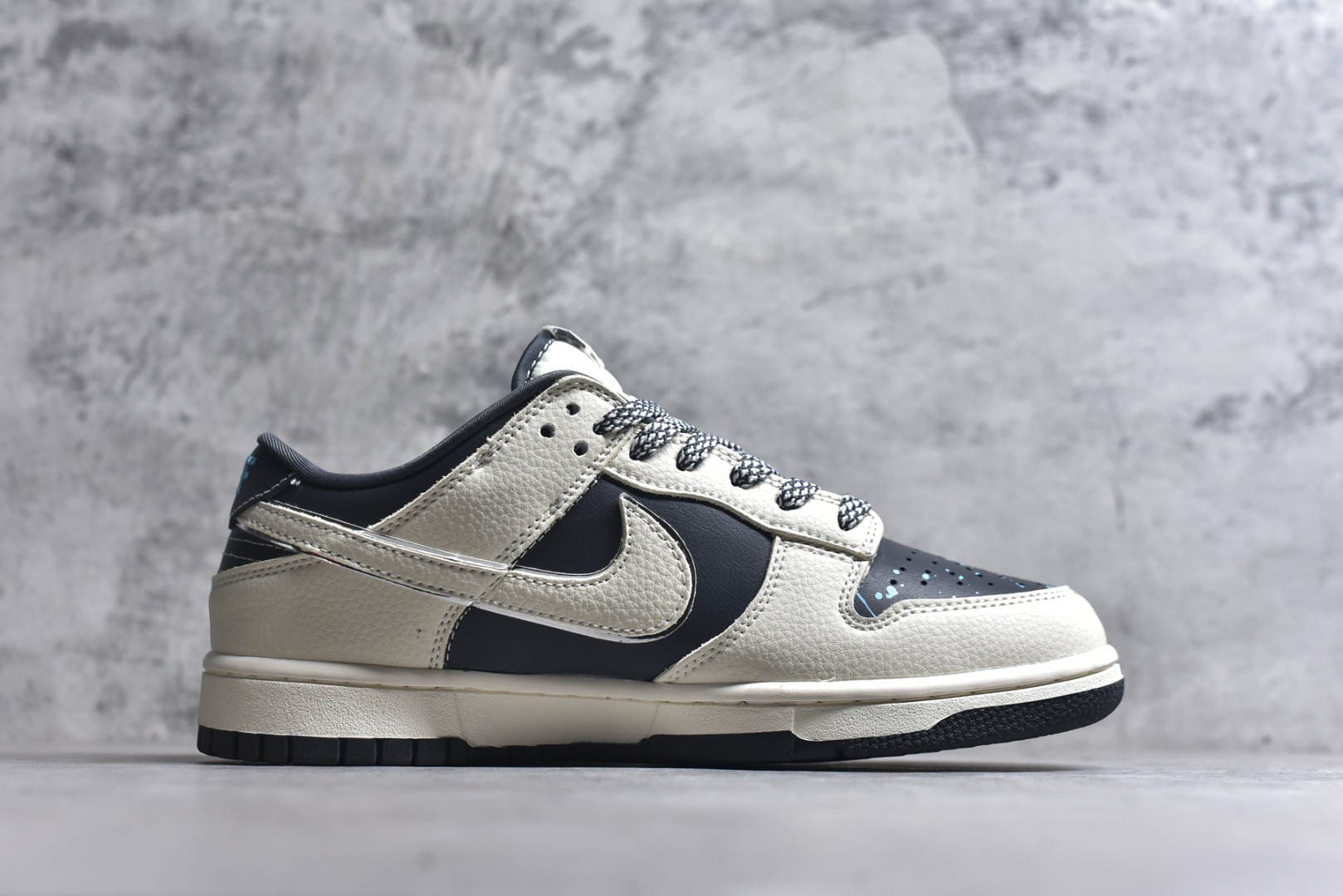 图片[3]-#海外爆款限量发售！高端定制Nike SB Dunk Low “巴黎世家联名——米白蓝双沟” 高端定制 低帮休闲板鞋 定制鞋盒 大厂纯原品质出货 超高清洁度 皮料切割干净无任何毛边 细节完美 货号：DD1988-007 尺码：36 36.5 37.5 38 38.5 39 40 40.5 41 42 42.5 43 44 44.5 45-选品中心