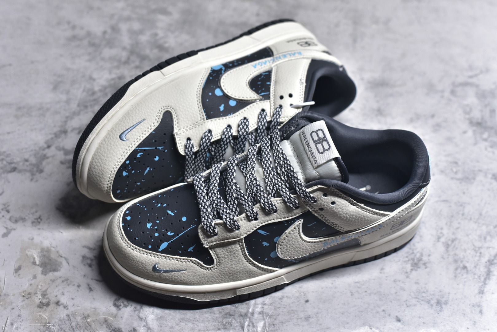 图片[7]-#海外爆款限量发售！高端定制Nike SB Dunk Low “巴黎世家联名——米白蓝双沟” 高端定制 低帮休闲板鞋 定制鞋盒 大厂纯原品质出货 超高清洁度 皮料切割干净无任何毛边 细节完美 货号：DD1988-007 尺码：36 36.5 37.5 38 38.5 39 40 40.5 41 42 42.5 43 44 44.5 45-选品中心