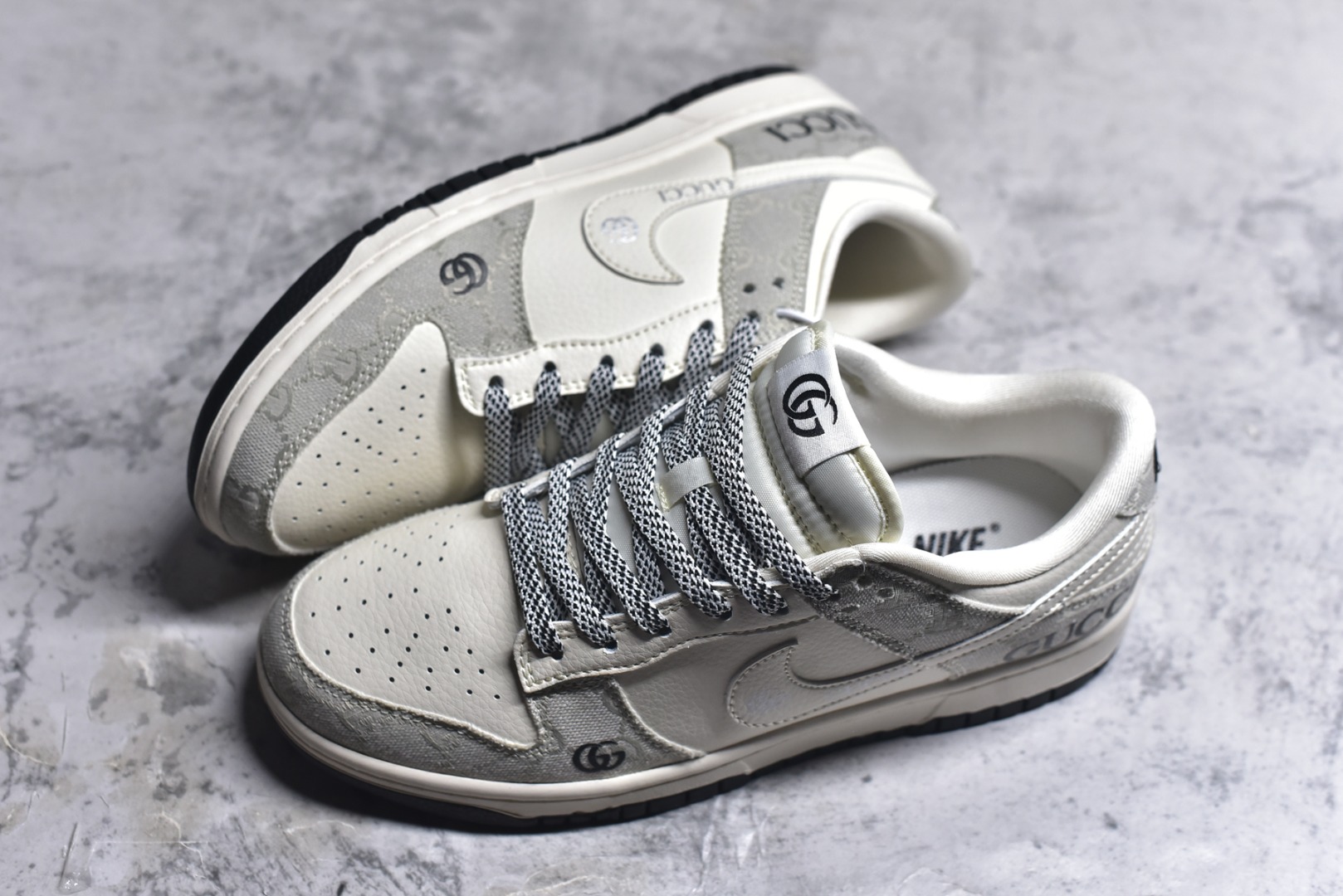 图片[7]-#海外爆款限量发售！Nike SB Dunk Low“ 古驰联名—米黑牛仔布” 周年高端定制 低帮休闲板鞋 定制鞋盒 大厂纯原品质出货 超高清洁度 皮料切割干净无任何毛边 细节完美 货号：JP1628-077 尺码：36 36.5 37.5 38 38.5 39 40 40.5 41 42 42.5 43 44 44.5 45-选品中心