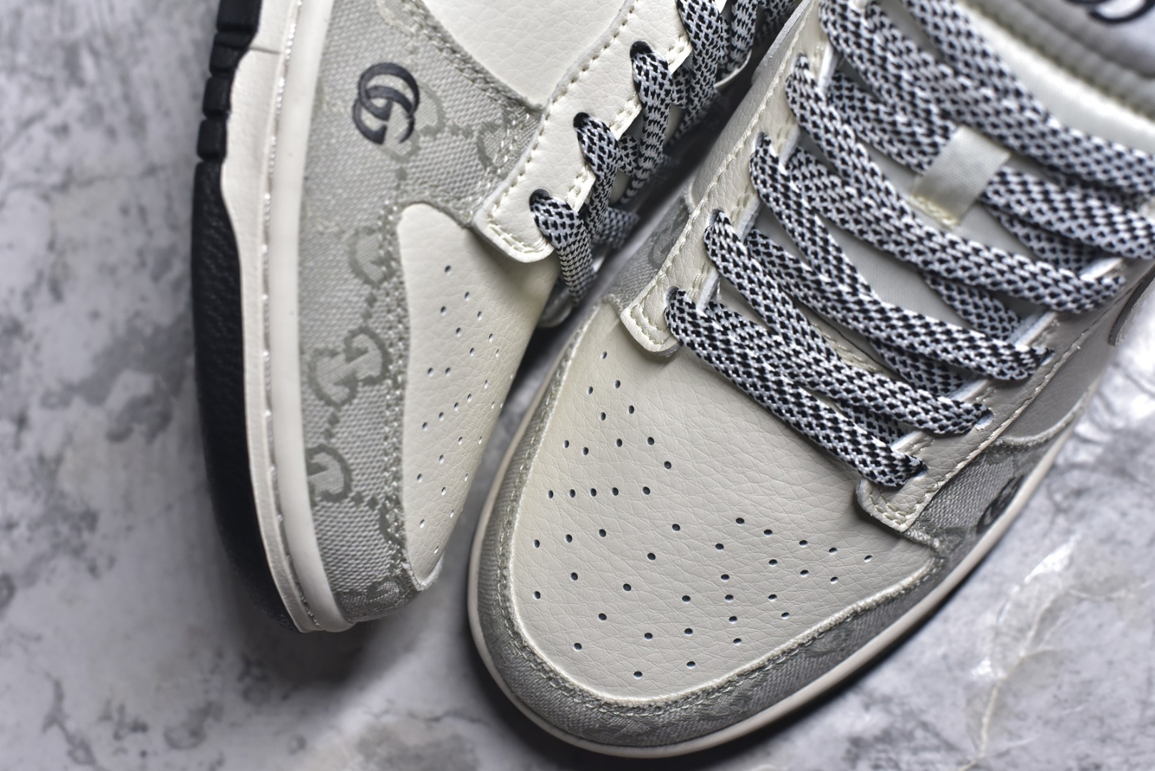 图片[8]-#海外爆款限量发售！Nike SB Dunk Low“ 古驰联名—米黑牛仔布” 周年高端定制 低帮休闲板鞋 定制鞋盒 大厂纯原品质出货 超高清洁度 皮料切割干净无任何毛边 细节完美 货号：JP1628-077 尺码：36 36.5 37.5 38 38.5 39 40 40.5 41 42 42.5 43 44 44.5 45-选品中心