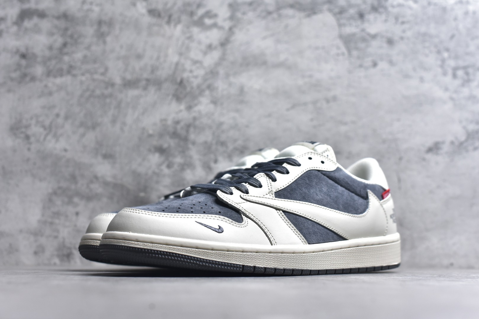 图片[2]-#海外爆款限量发售！Nike Jordan Air Jordan倒勾 “ 北面三方联名——米灰猪八革” 高端定制 低帮 复古 减震 防滑 耐磨 篮球鞋 定制鞋盒 大厂纯原品质出货 超高清洁度 皮料切割干净无任何毛边 细节完美 货号：DM7866-126 尺码：36 36.5 37.5 38 38.5 39 40 40.5 41 42 42.5 43 44 44.5 45-选品中心