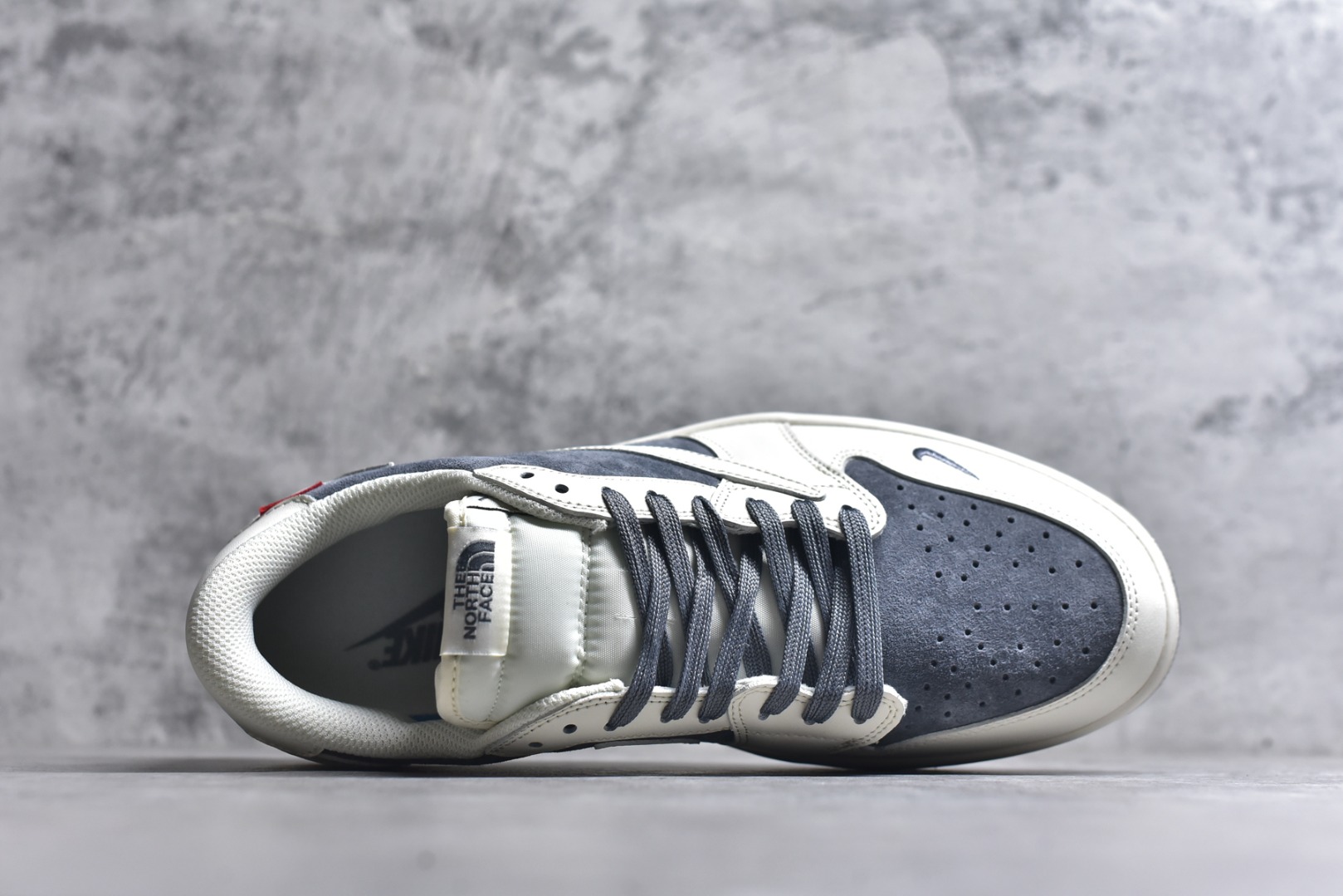 图片[4]-#海外爆款限量发售！Nike Jordan Air Jordan倒勾 “ 北面三方联名——米灰猪八革” 高端定制 低帮 复古 减震 防滑 耐磨 篮球鞋 定制鞋盒 大厂纯原品质出货 超高清洁度 皮料切割干净无任何毛边 细节完美 货号：DM7866-126 尺码：36 36.5 37.5 38 38.5 39 40 40.5 41 42 42.5 43 44 44.5 45-选品中心