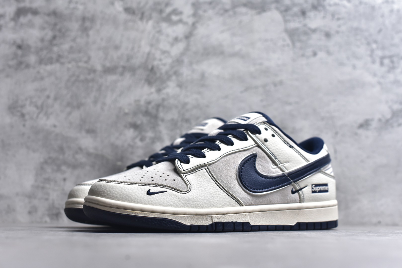 图片[2]-#Nk SB Dunk Low Supreme联名-米蓝双小勾 周年高端定制 低帮休闲板鞋 XX3168-301 #定制鞋盒 大厂纯原品质出货 超高清洁度 皮料切割干净无任何毛边 细节完美 尺码：36 36.5 37.5 38 38.5 39 40 40.5 41 42 42.5 43 44 44.5 45 9.E5-选品中心