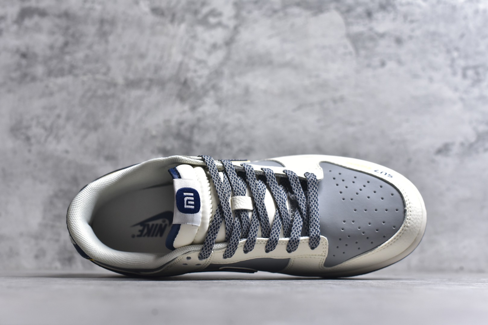 图片[4]-#海外爆款限量发售！Nike SB Dunk Low“ xiaomi联名——寒武岩灰” 周年高端定制 低帮休闲板鞋 定制鞋盒 大厂纯原品质出货 超高清洁度 皮料切割干净无任何毛边 细节完美 货号：XX3168-202 尺码：36 36.5 37.5 38 38.5 39 40 40.5 41 42 42.5 43 44 44.5 45-选品中心