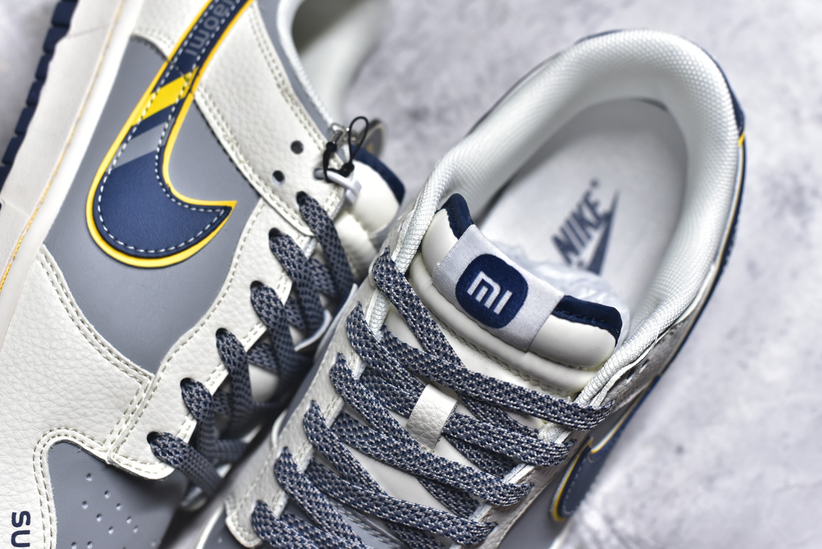 图片[9]-#海外爆款限量发售！Nike SB Dunk Low“ xiaomi联名——寒武岩灰” 周年高端定制 低帮休闲板鞋 定制鞋盒 大厂纯原品质出货 超高清洁度 皮料切割干净无任何毛边 细节完美 货号：XX3168-202 尺码：36 36.5 37.5 38 38.5 39 40 40.5 41 42 42.5 43 44 44.5 45-选品中心