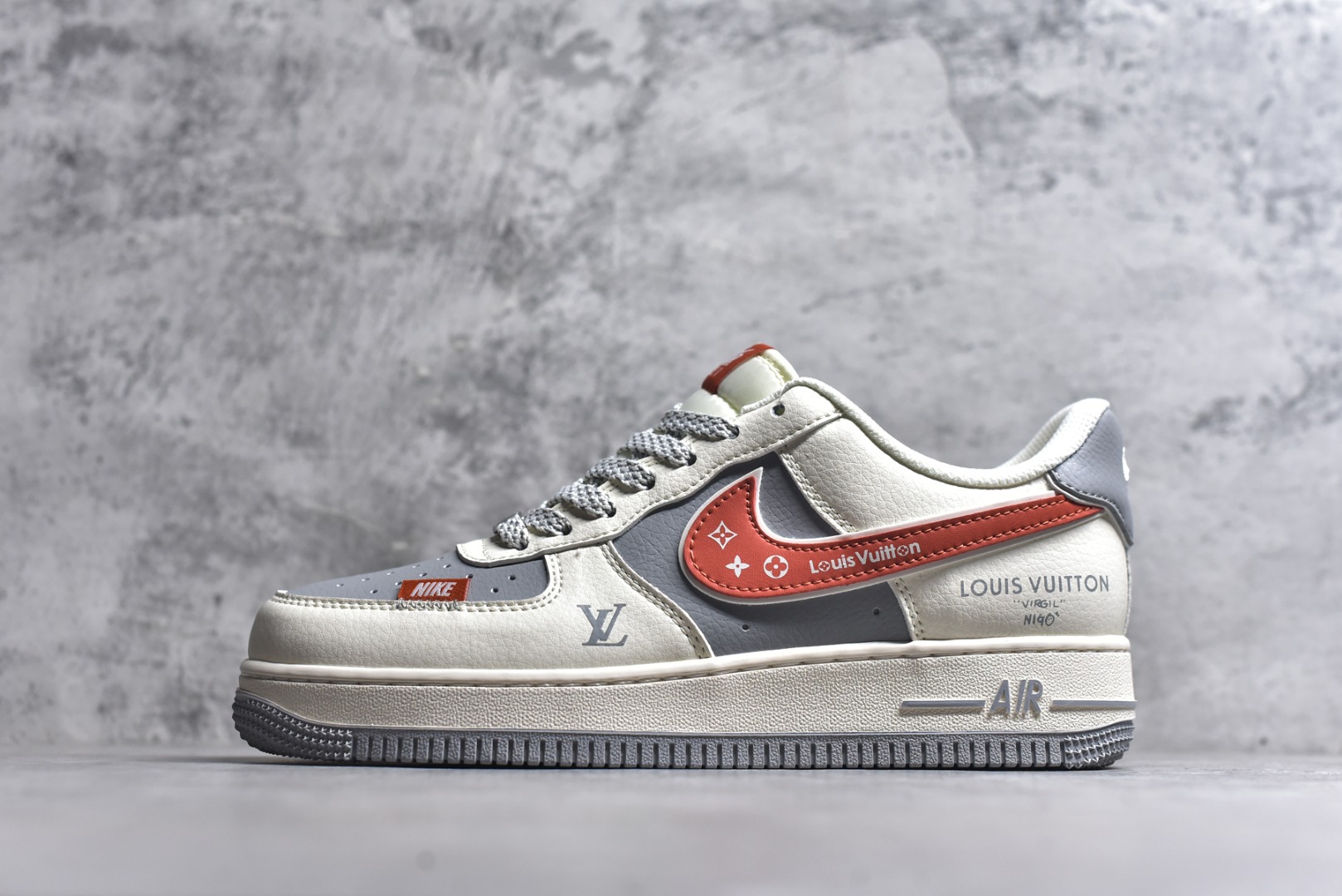 #海外限量发售！公司级NIke Air Force 1 \'07 Low “LV联名-米灰红拼接”空军一号 低帮 运动鞋 休闲鞋 折边针车 工艺难度大 原楦头原纸板 原装鞋盒 定制五金配件 内置全掌气垫 原厂鞋底 货号：JP8028-070 尺码：36 36.5 37.5 38 38.5 39 40 40.5 41 42 42.5 43 44 44.5 45-选品中心