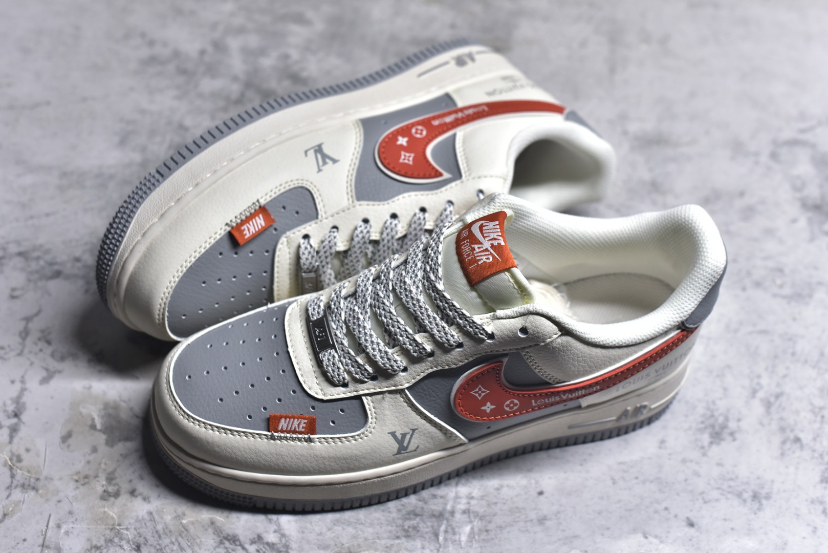 图片[7]-#海外限量发售！公司级NIke Air Force 1 \’07 Low “LV联名-米灰红拼接”空军一号 低帮 运动鞋 休闲鞋 折边针车 工艺难度大 原楦头原纸板 原装鞋盒 定制五金配件 内置全掌气垫 原厂鞋底 货号：JP8028-070 尺码：36 36.5 37.5 38 38.5 39 40 40.5 41 42 42.5 43 44 44.5 45-选品中心