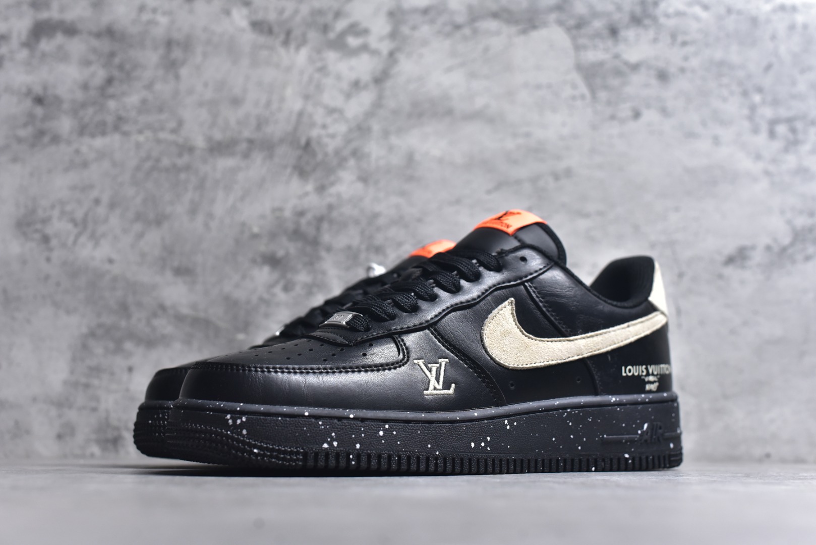图片[2]-#海外限量发售！公司级NIke Air Force 1 \’07 Low “LV联名–墨黑星点” 空军一号低帮 运动鞋 休闲鞋 折边针车 工艺难度大 原楦头原纸板 高端定制鞋盒 原厂鞋底 超高清洁度 细节完美 货号：NH0601-586 尺码：36 36.5 37.5 38 38.5 39 40 40.5 41 42 42.5 43 44 44.5 45-选品中心