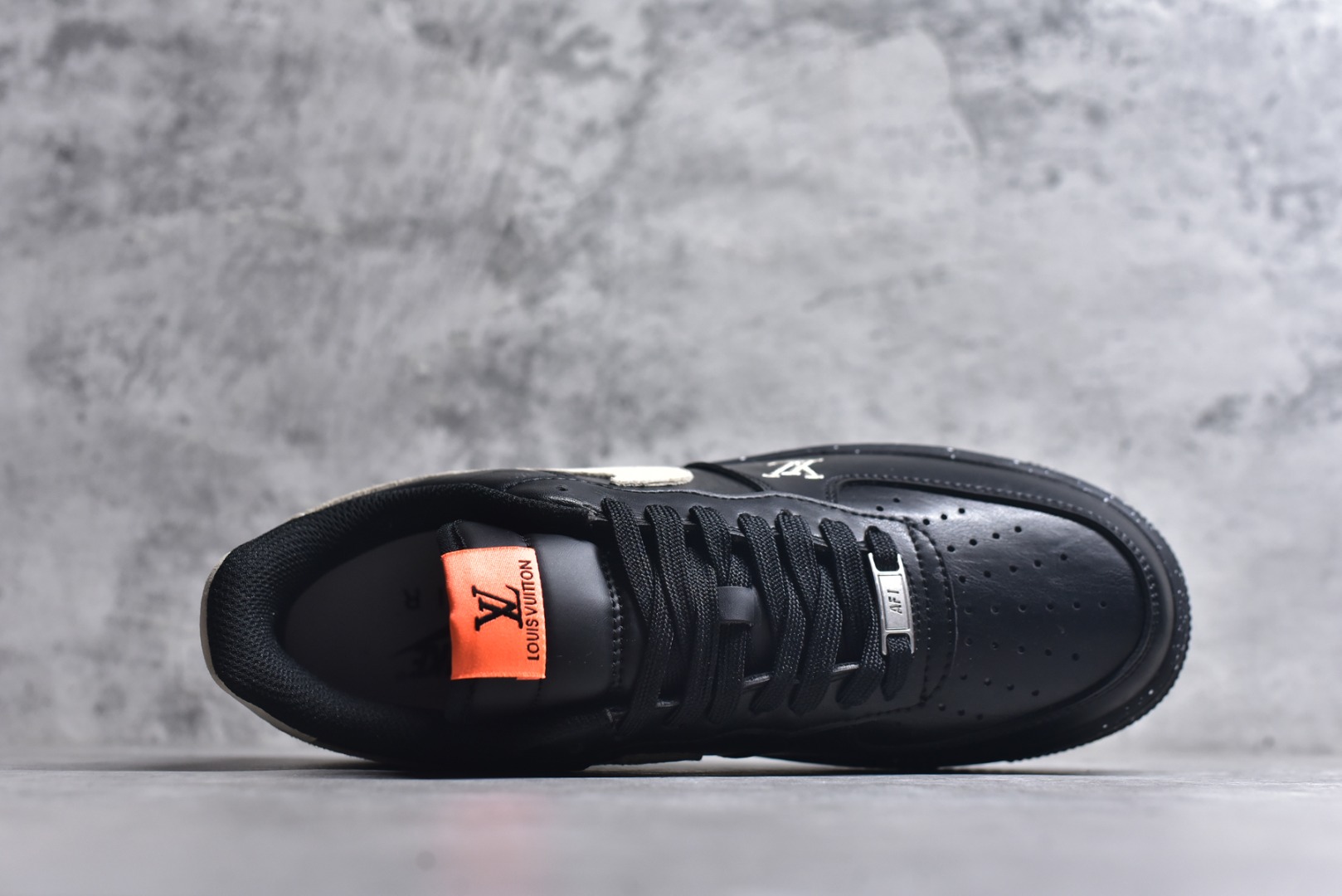 图片[4]-#海外限量发售！公司级NIke Air Force 1 \’07 Low “LV联名–墨黑星点” 空军一号低帮 运动鞋 休闲鞋 折边针车 工艺难度大 原楦头原纸板 高端定制鞋盒 原厂鞋底 超高清洁度 细节完美 货号：NH0601-586 尺码：36 36.5 37.5 38 38.5 39 40 40.5 41 42 42.5 43 44 44.5 45-选品中心