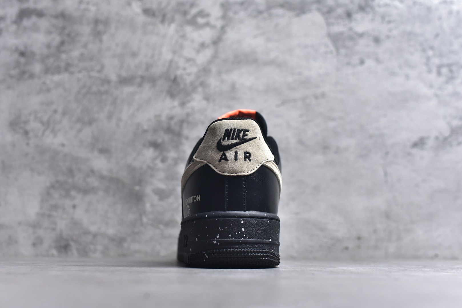 图片[5]-#海外限量发售！公司级NIke Air Force 1 \’07 Low “LV联名–墨黑星点” 空军一号低帮 运动鞋 休闲鞋 折边针车 工艺难度大 原楦头原纸板 高端定制鞋盒 原厂鞋底 超高清洁度 细节完美 货号：NH0601-586 尺码：36 36.5 37.5 38 38.5 39 40 40.5 41 42 42.5 43 44 44.5 45-选品中心