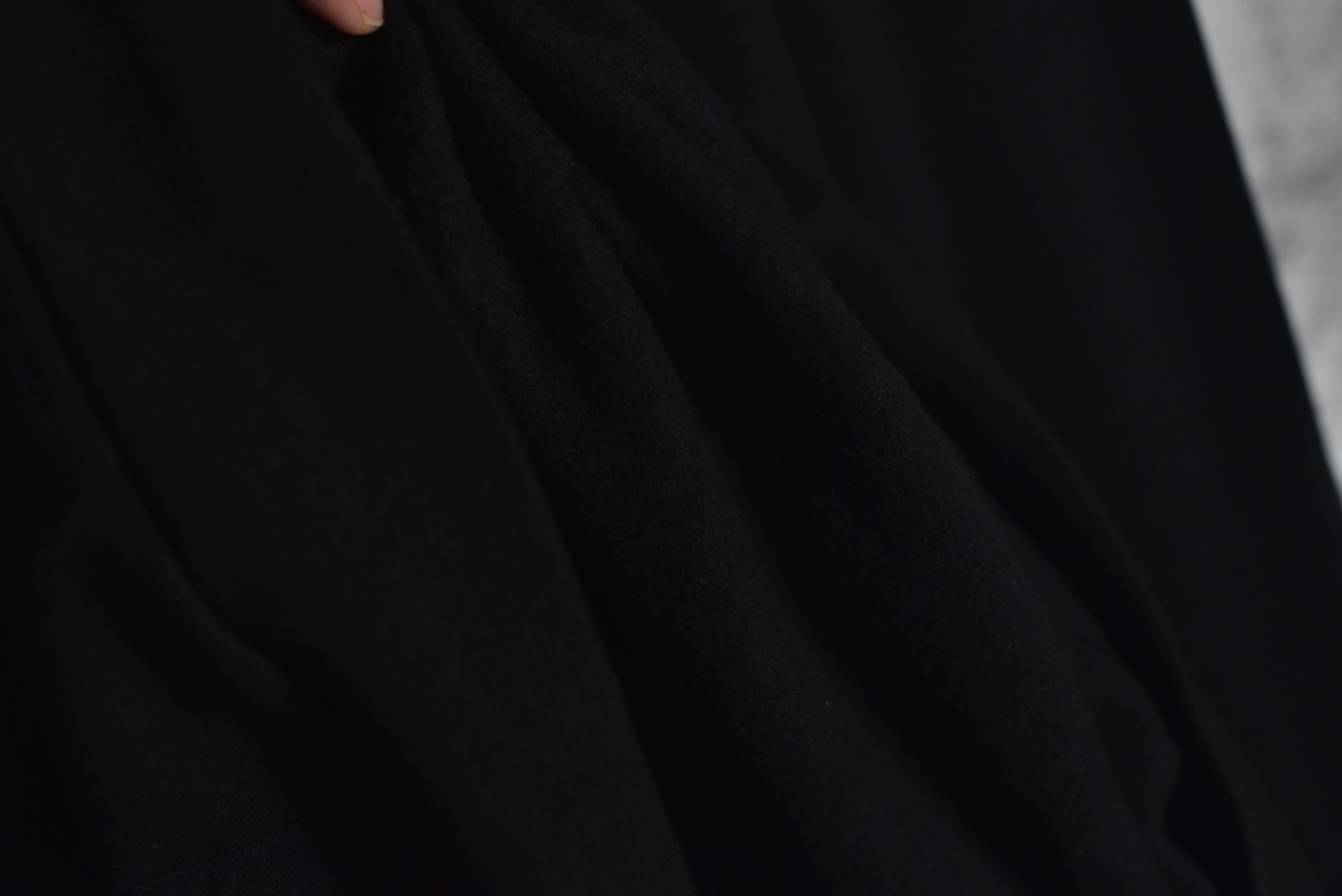 图片[9]-#Chrome Hearts/克罗心 夏威夷限定梵文印花连帽外套 购置原版开发，定织定染400g重磅全棉抓绒，手感丰盈，挺括有型，纺织密度高，垂感佳，不易变形，进口油墨印花，色泽持久，确保图案清晰锐利且经久耐用，定制镀银五金、专属辅料，做工精湛，车线工整，宽松版型设计，男女皆宜，无论是搭配运动裤、牛仔裤还是工装裤，都能轻松营造街头潮流感 尺码：S-L-选品中心